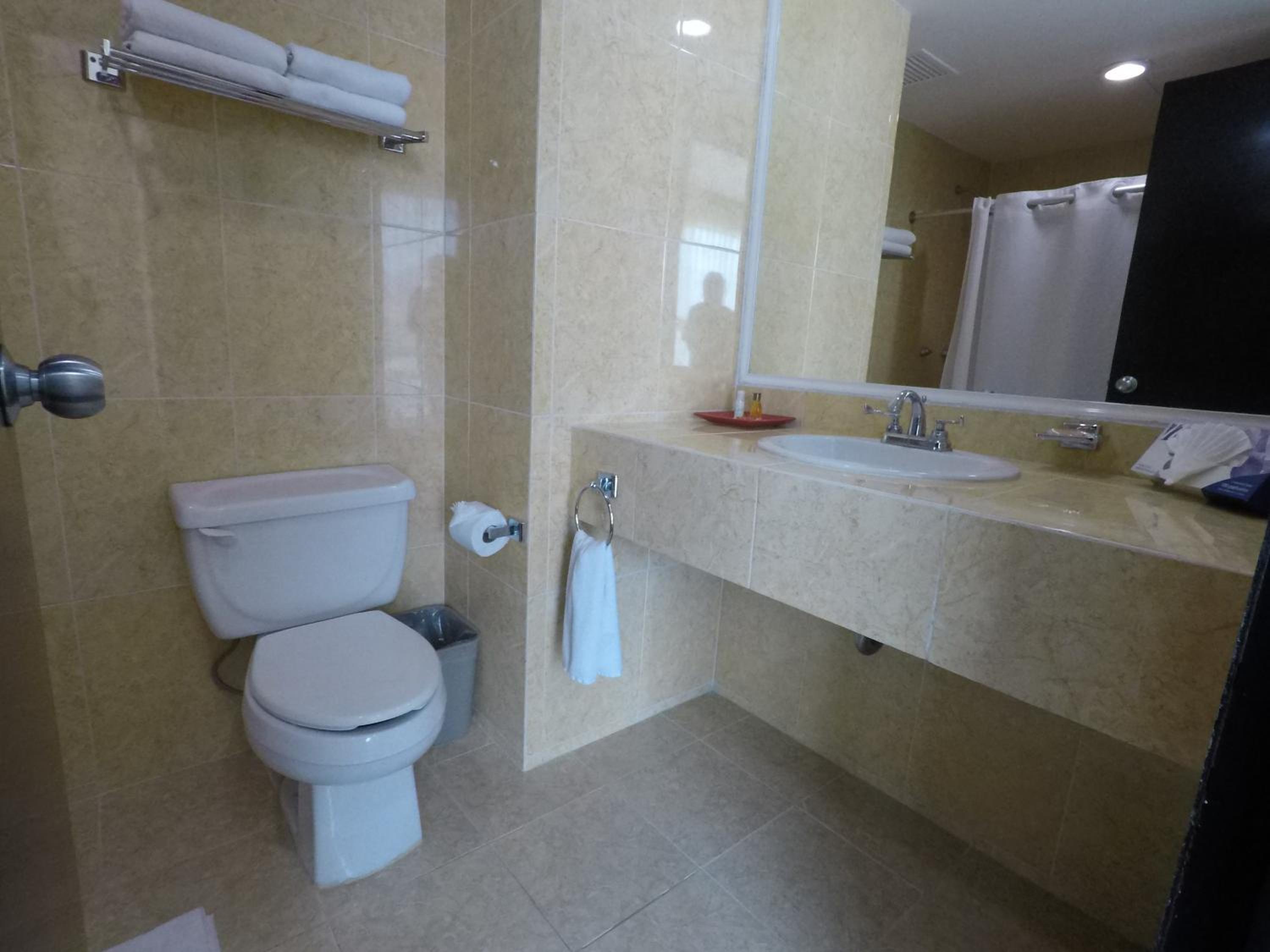 King Room - Non-Smoking - Photo 8