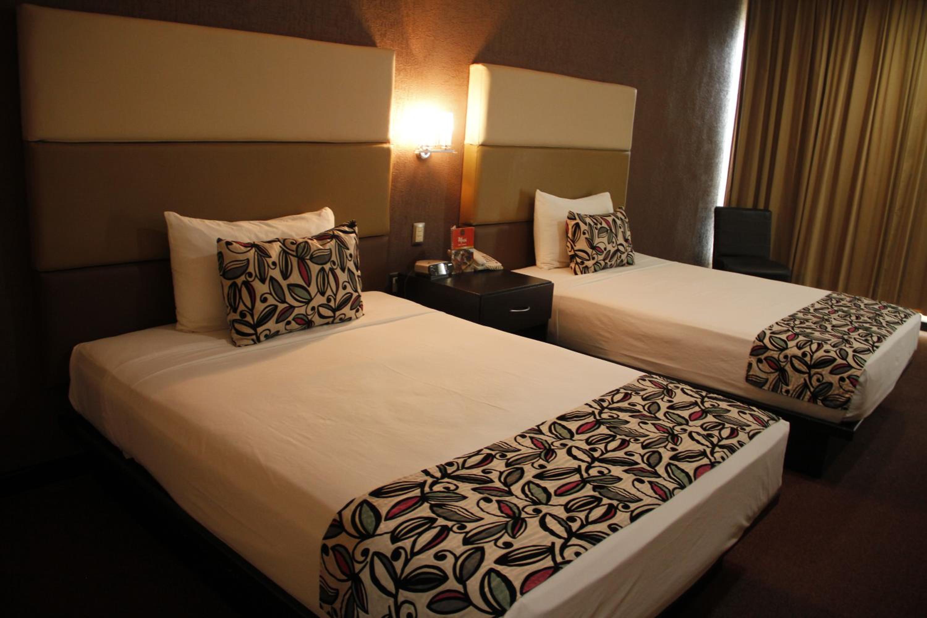 Double Room with Two Double Beds - Non-Smoking - Photo 15