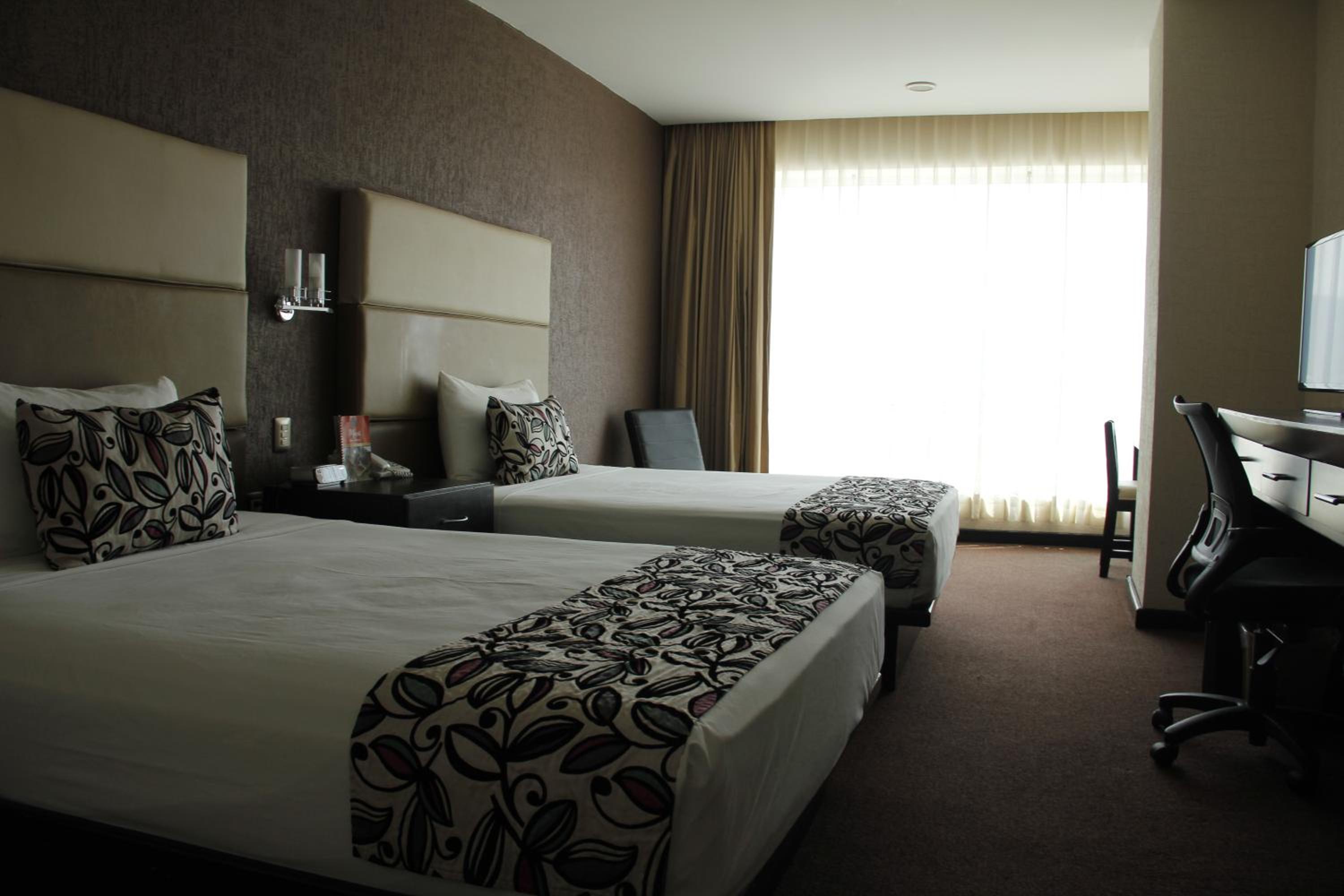 Double Room with Two Double Beds - Non-Smoking - Photo 14