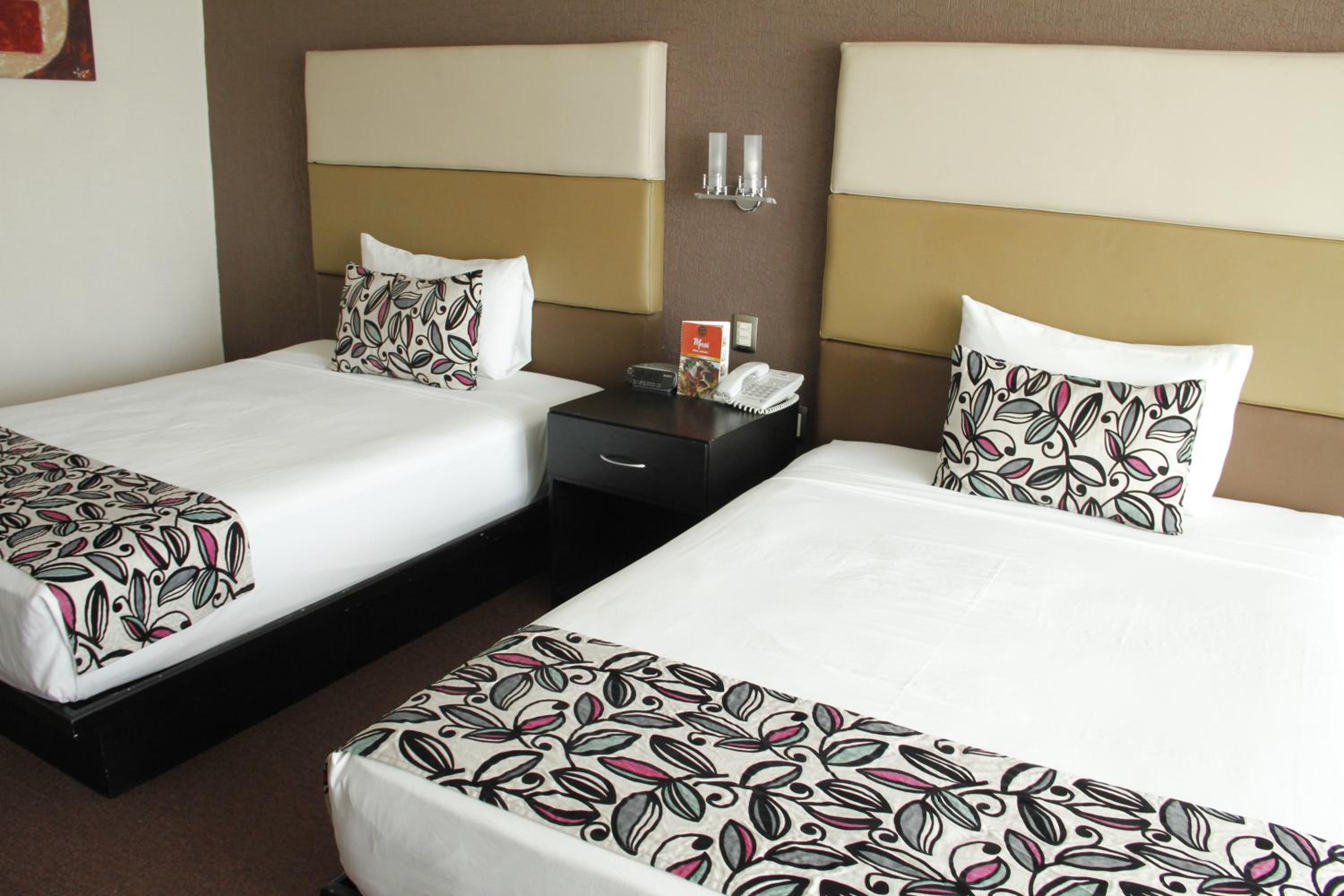 Double Room with Two Double Beds - Non-Smoking - Photo 13