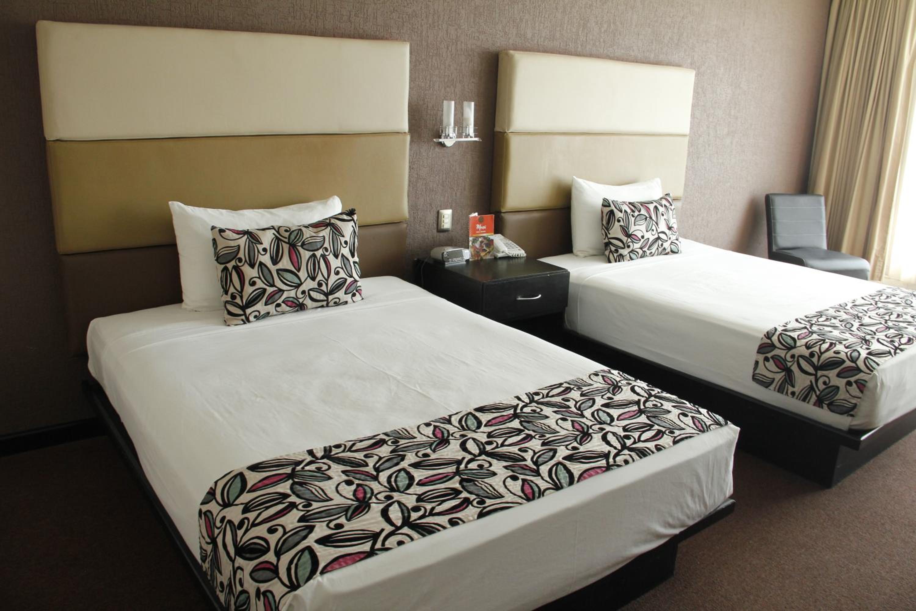 Double Room with Two Double Beds - Non-Smoking - Photo 12