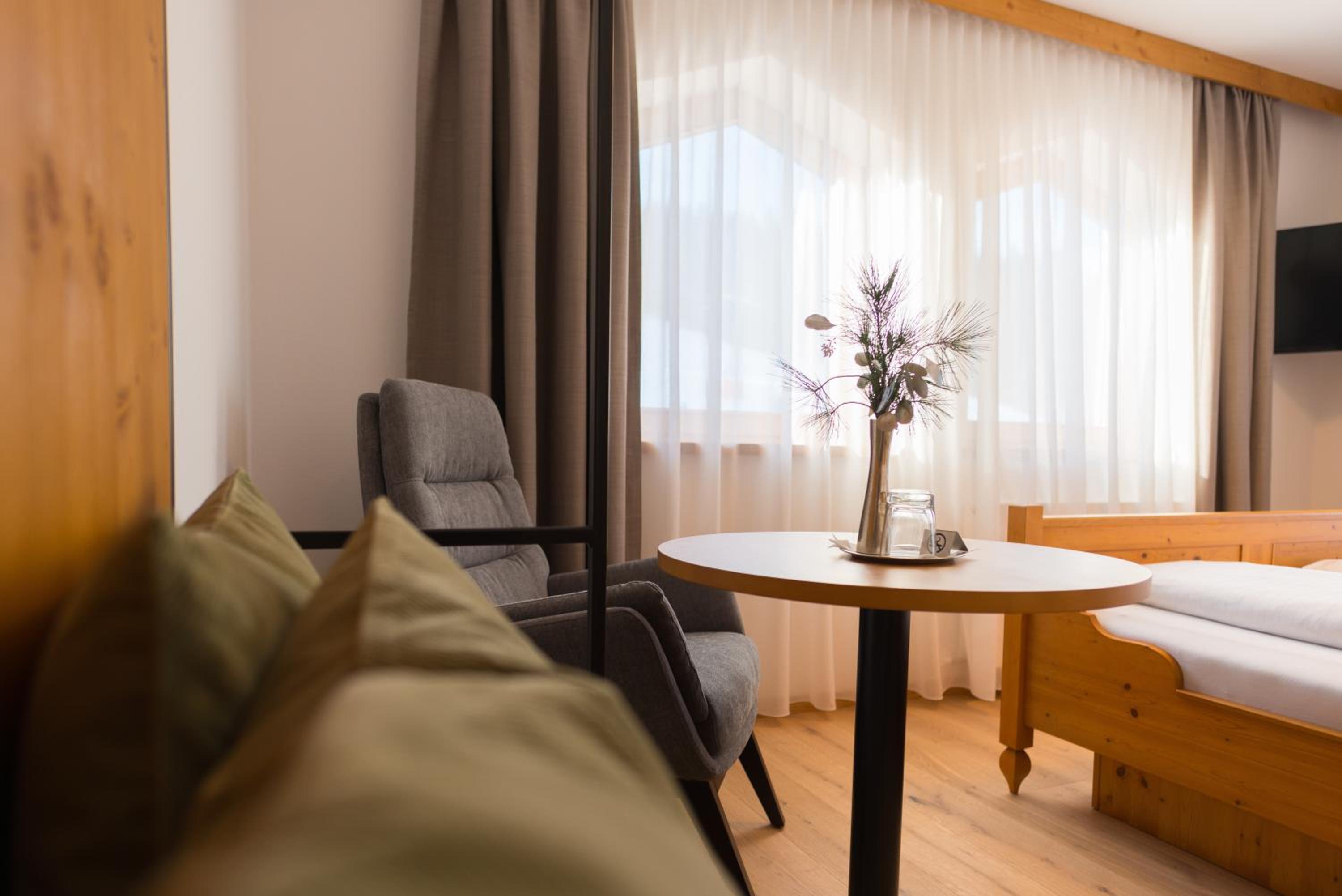 Double Room with Balcony - Photo 2
