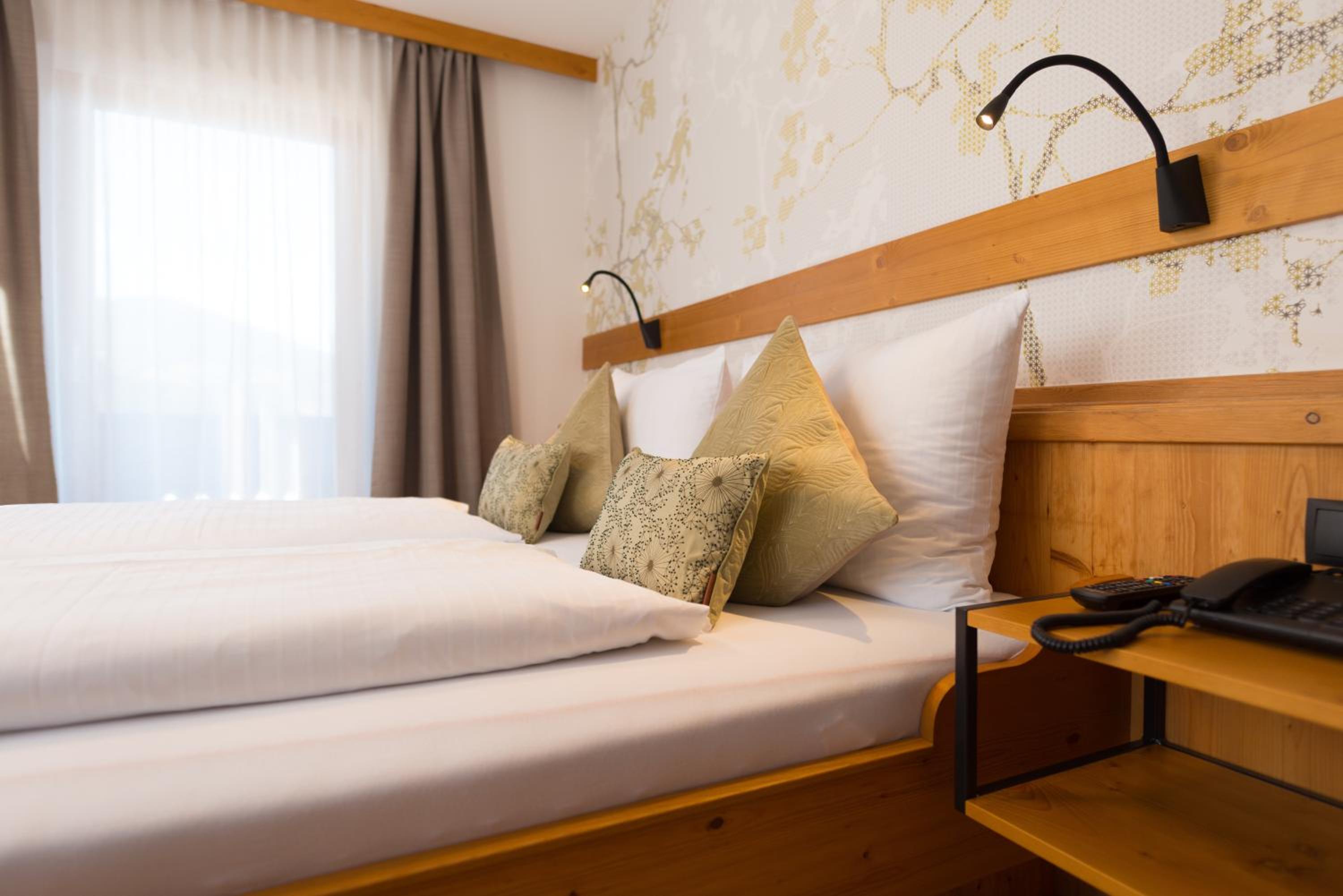 Double Room with Balcony - Photo 9