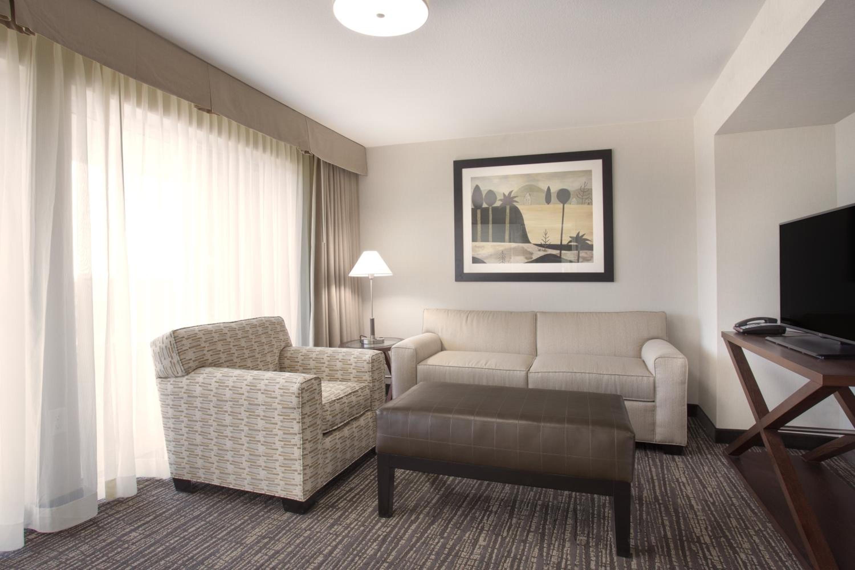 Standard King Room with Sofa Bed - Photo 1