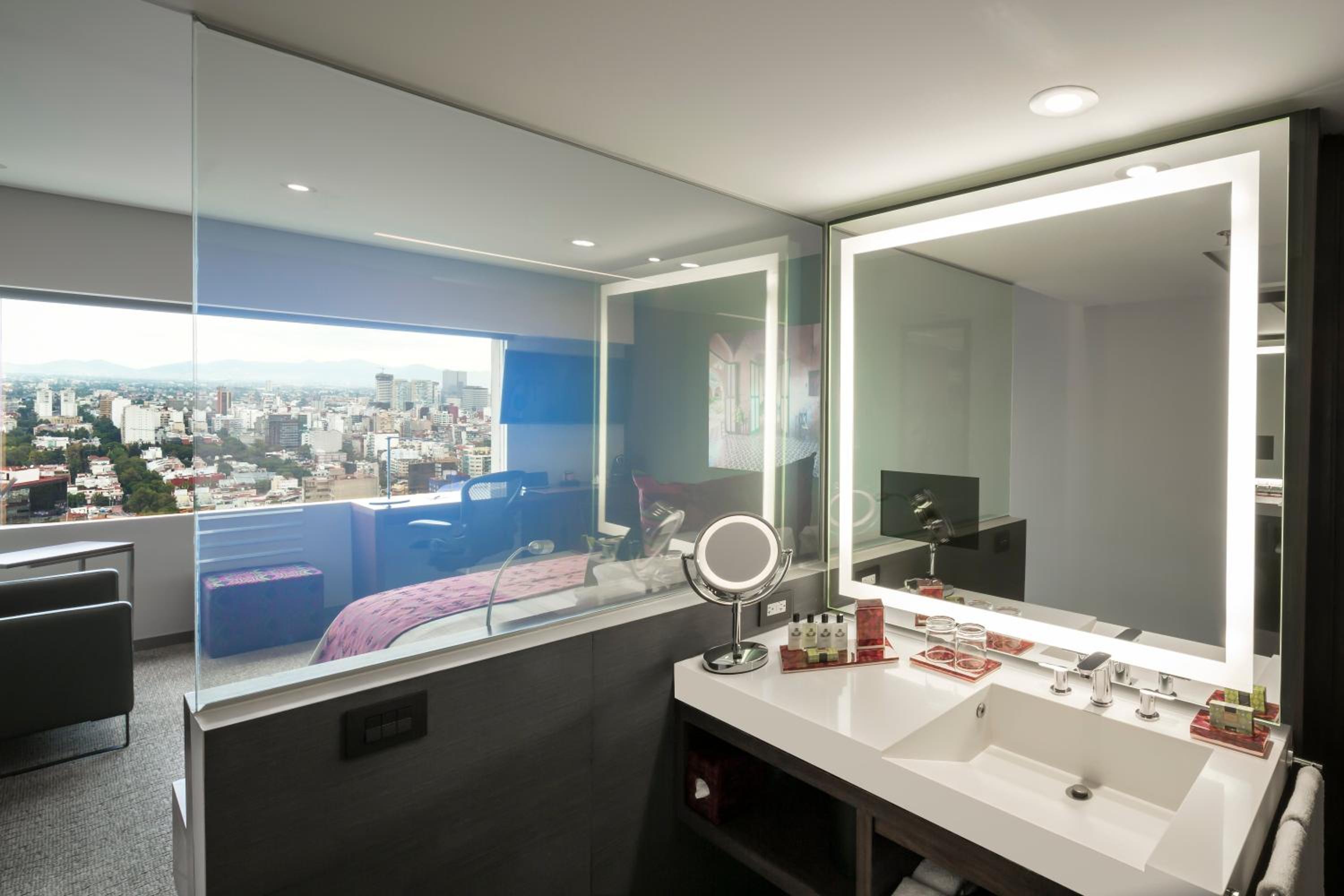 Club Room with Park View thumbnail 5