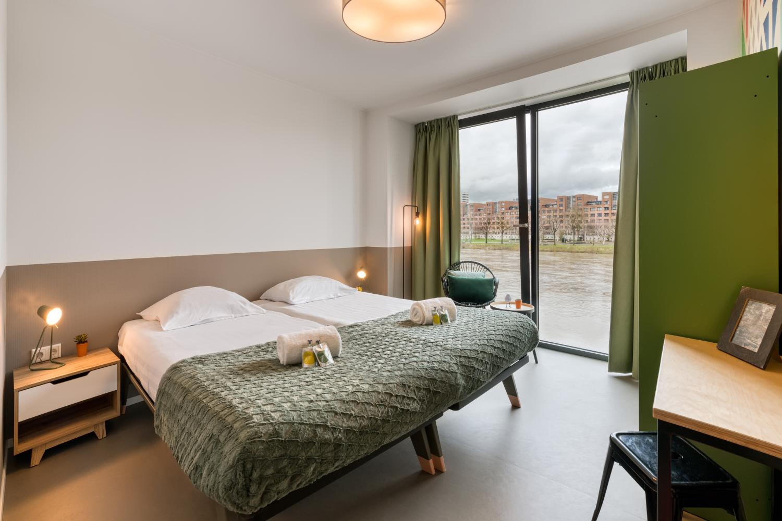 Comfort Double Room with Private Bathroom and River View - Photo 1