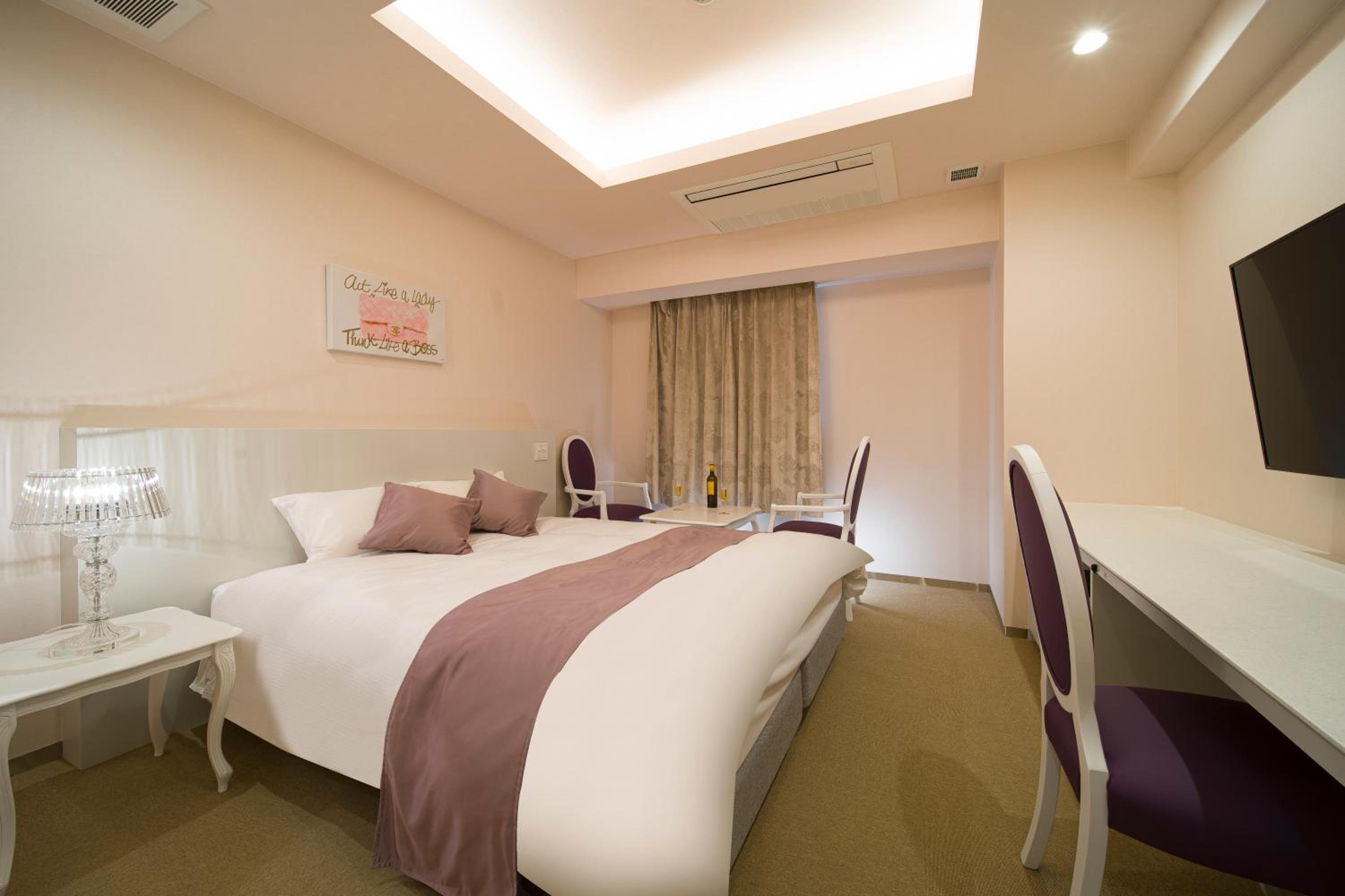 Standard Queen Room