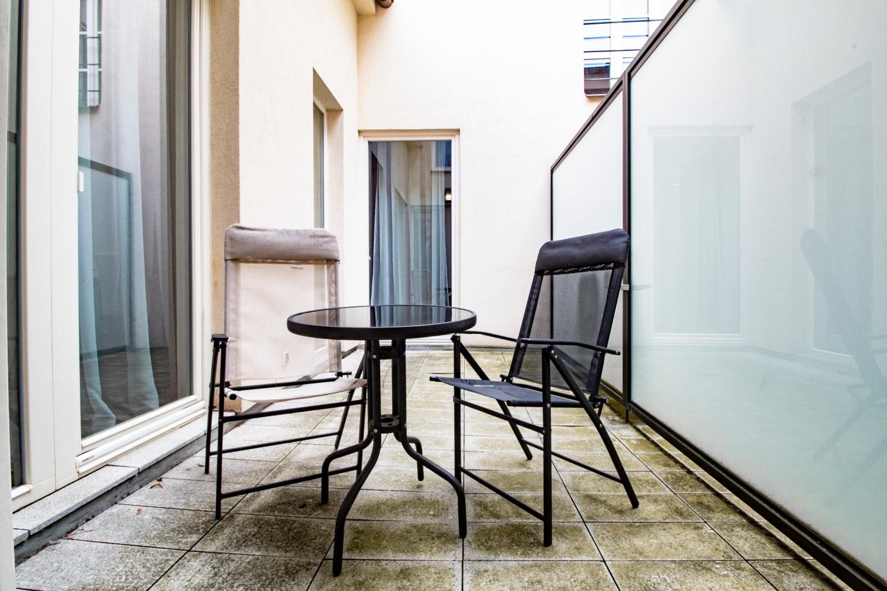 One-Bedroom Apartment with Terrace - Split Level - Photo 11