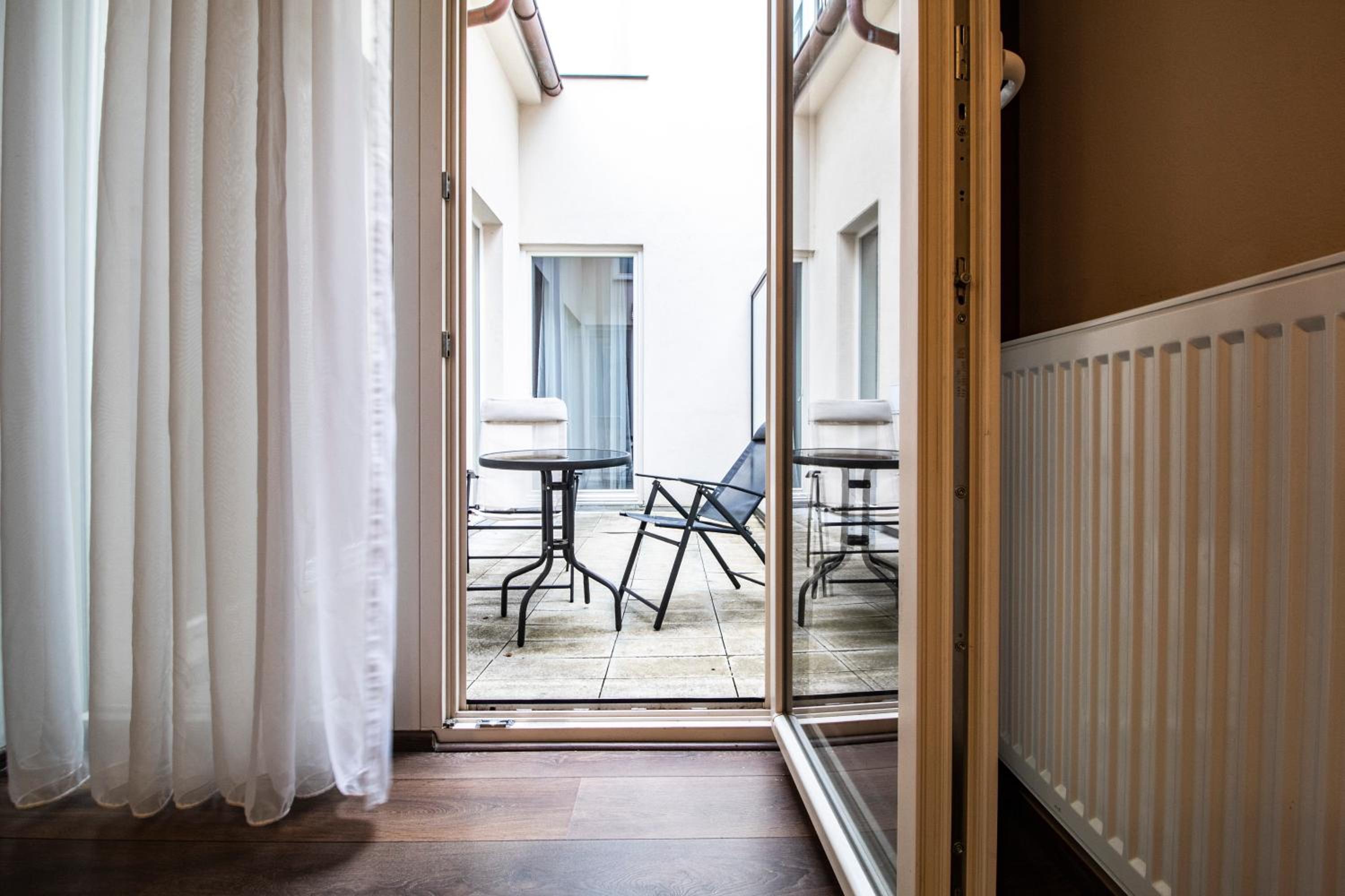 One-Bedroom Apartment with Terrace - Split Level - Photo 10