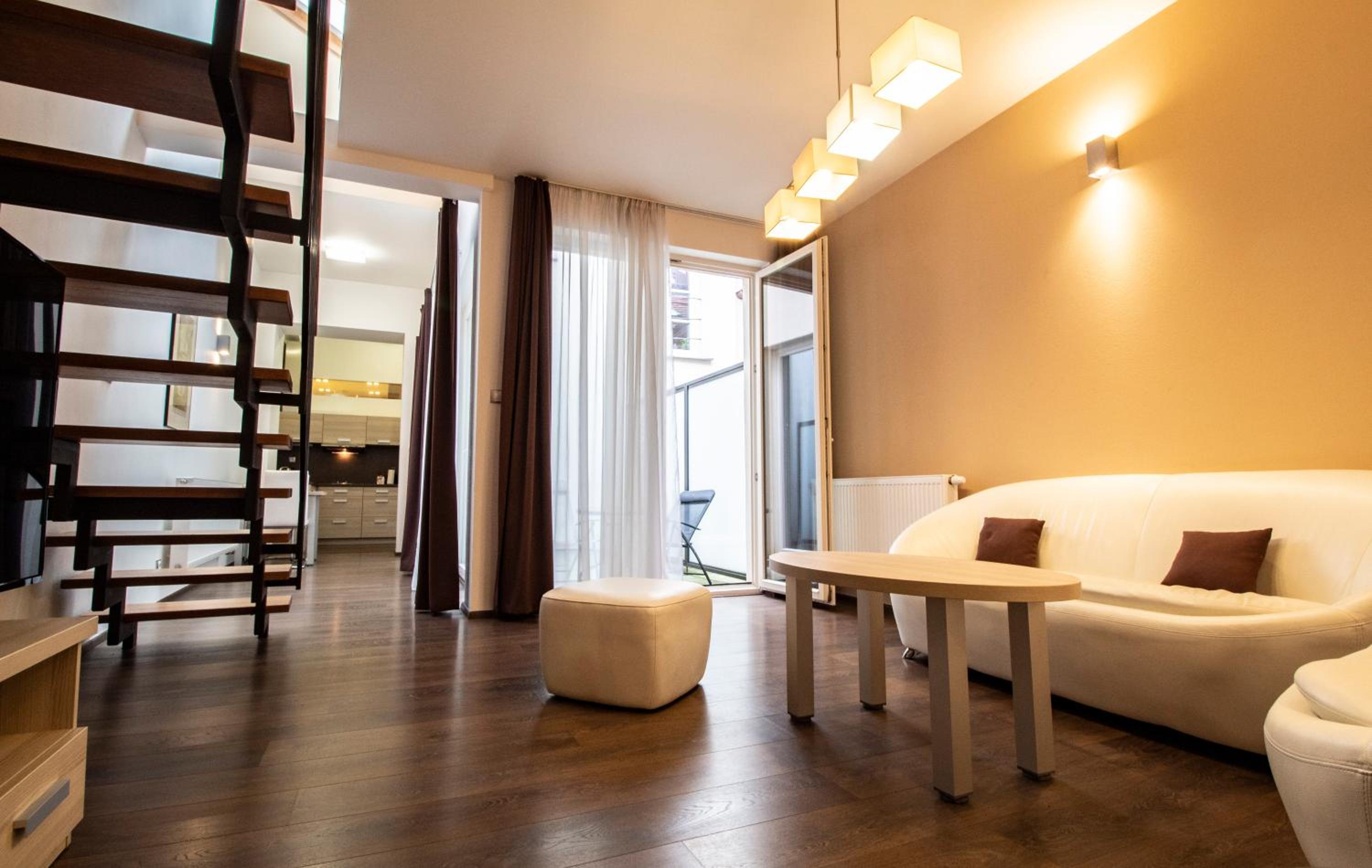 One-Bedroom Apartment with Terrace - Split Level - Photo 9