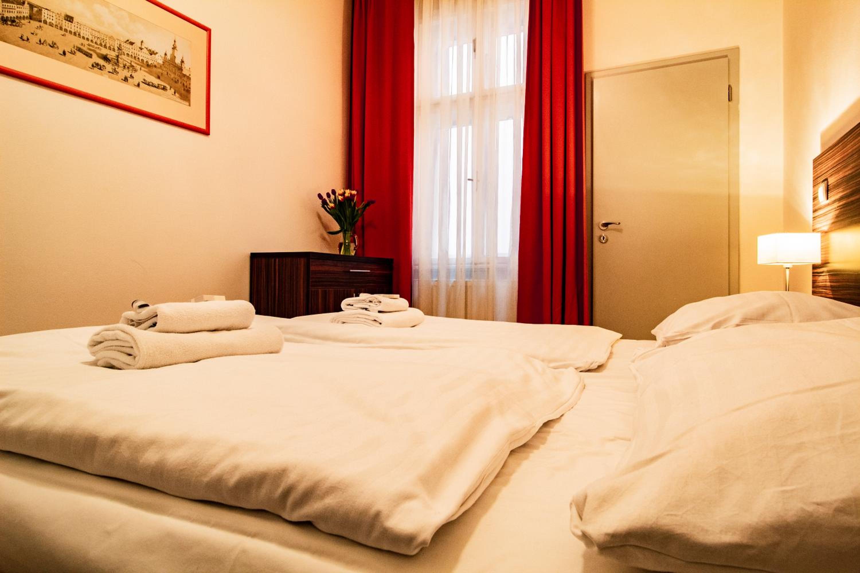 One-Bedroom Apartment - Photo 32