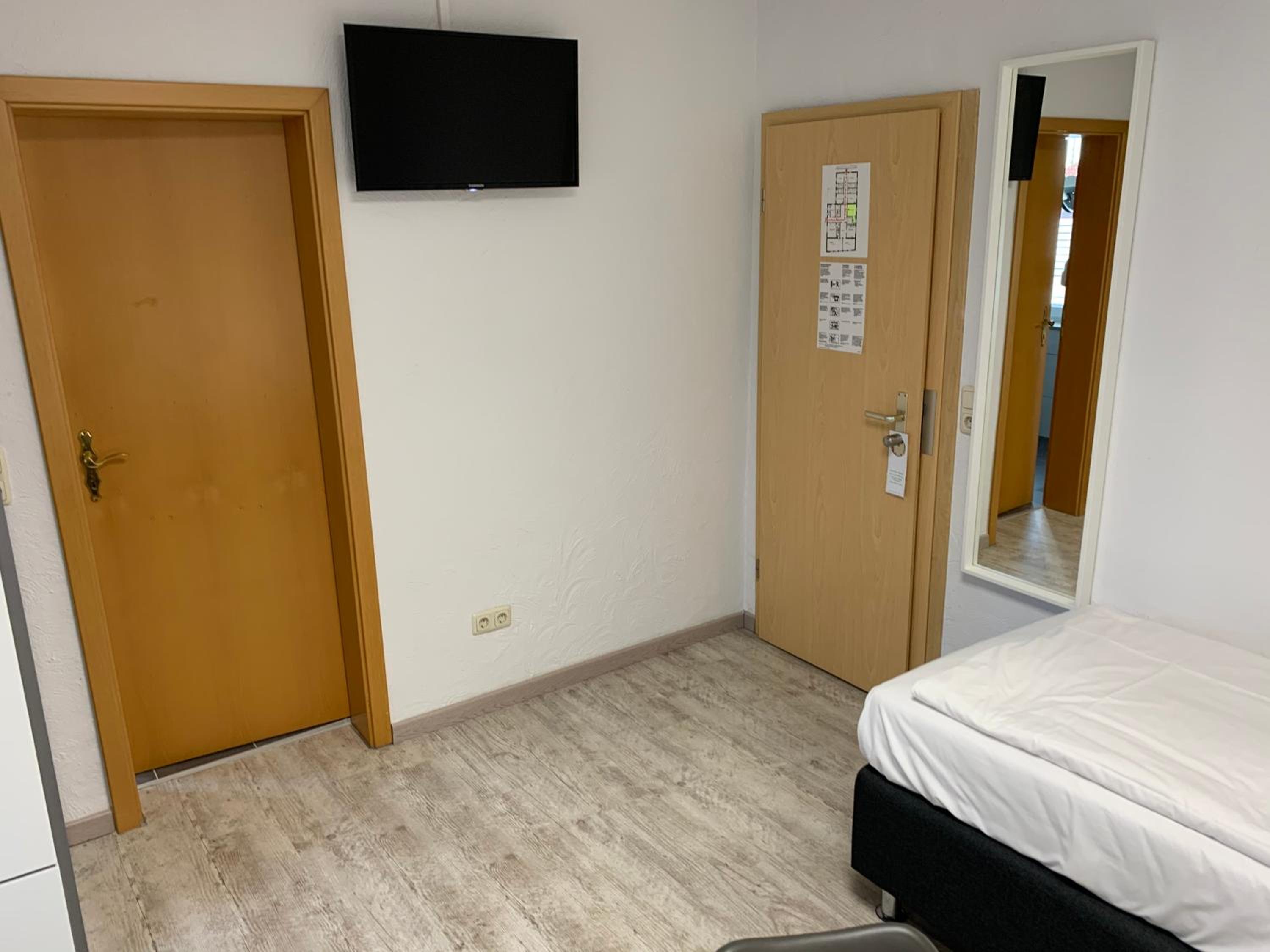 Single Room photo 3