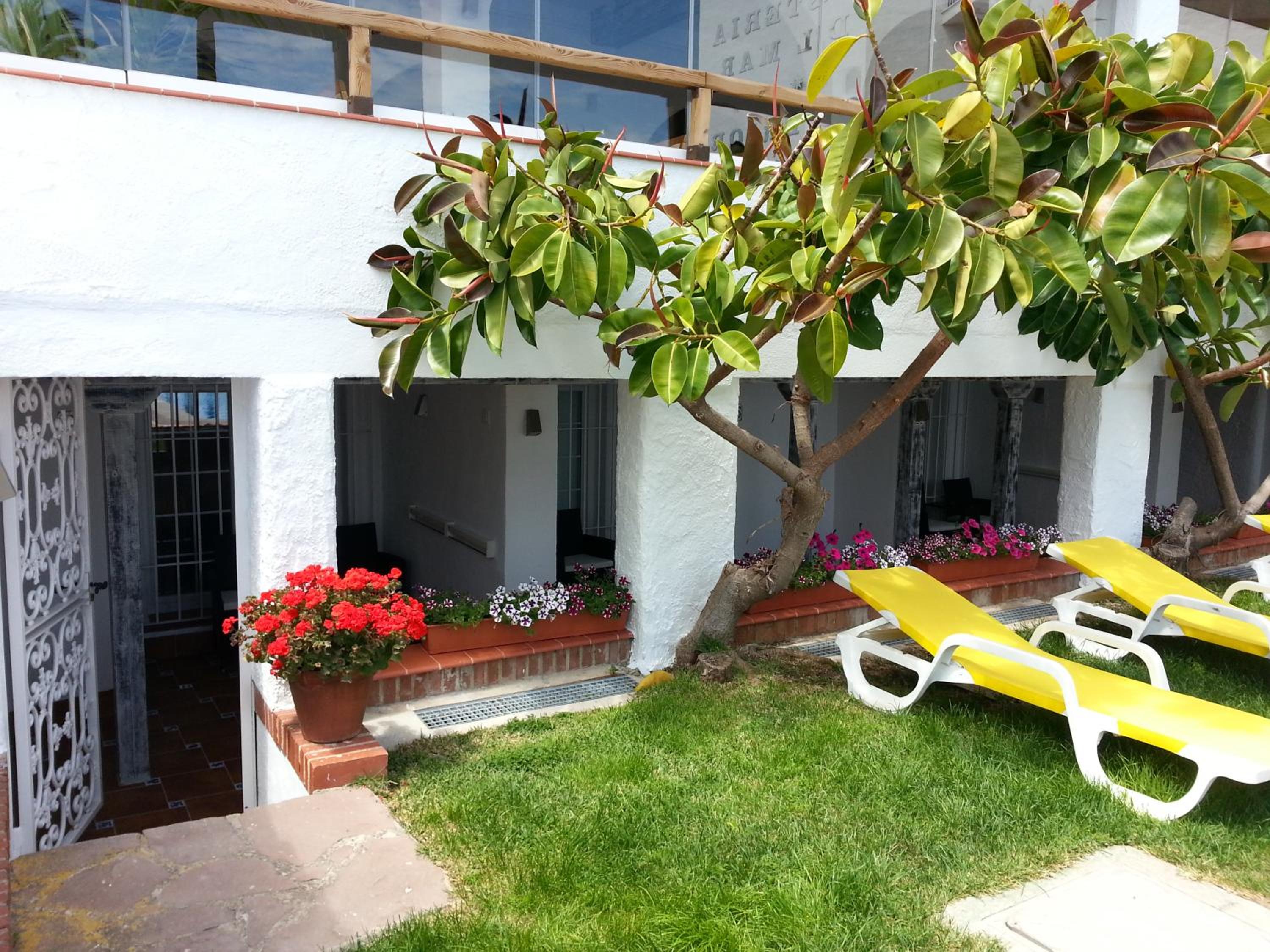 Large Twin Room Ground Floor (3 Adults) - Photo 3