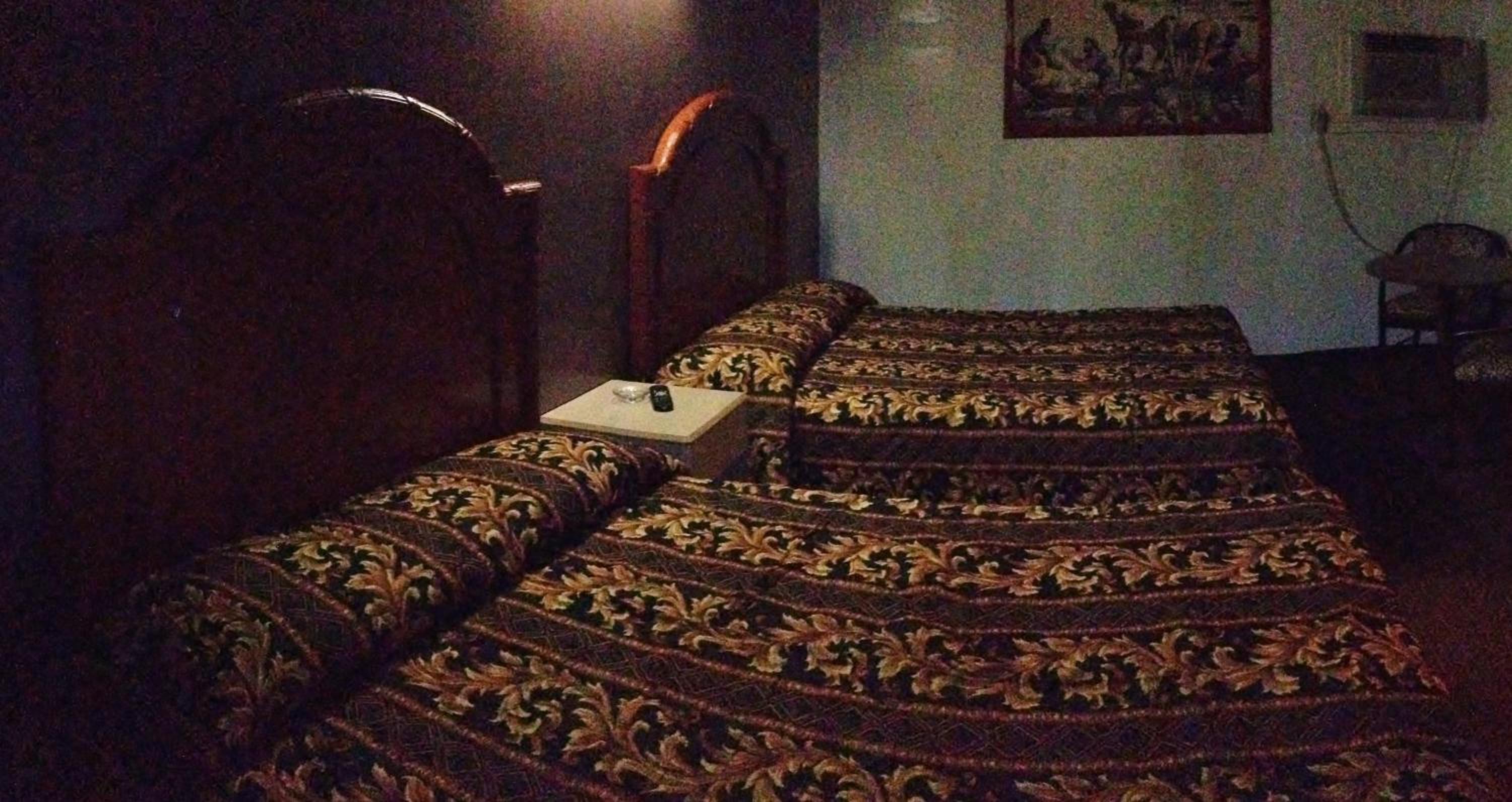 Queen Room with Two Queen Beds - Photo 17