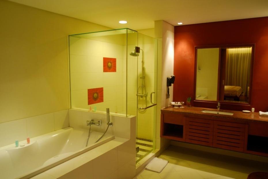 Junior Suite with Pool View photo 3