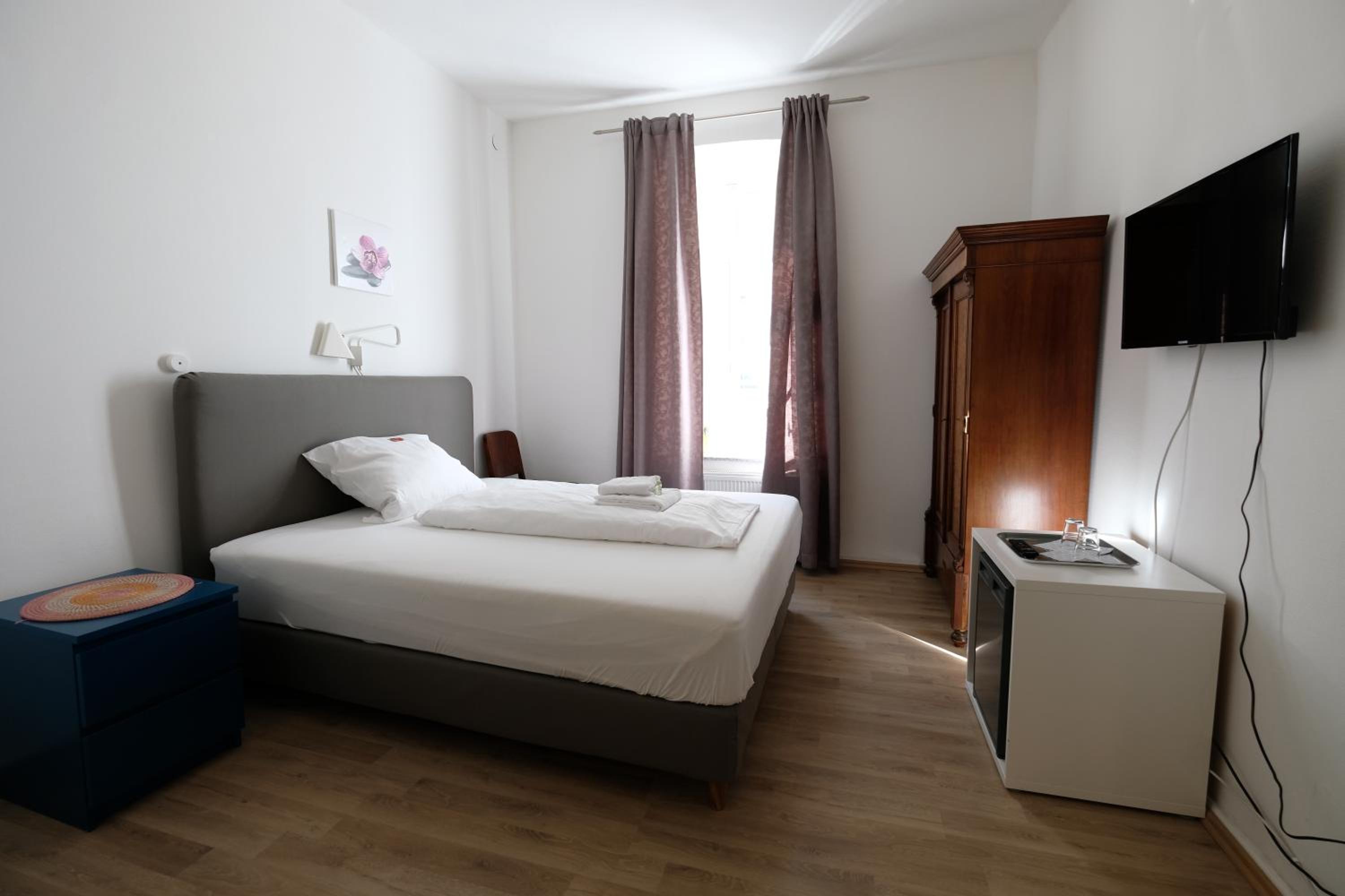 Double Room with Shared Bathroom photo 1
