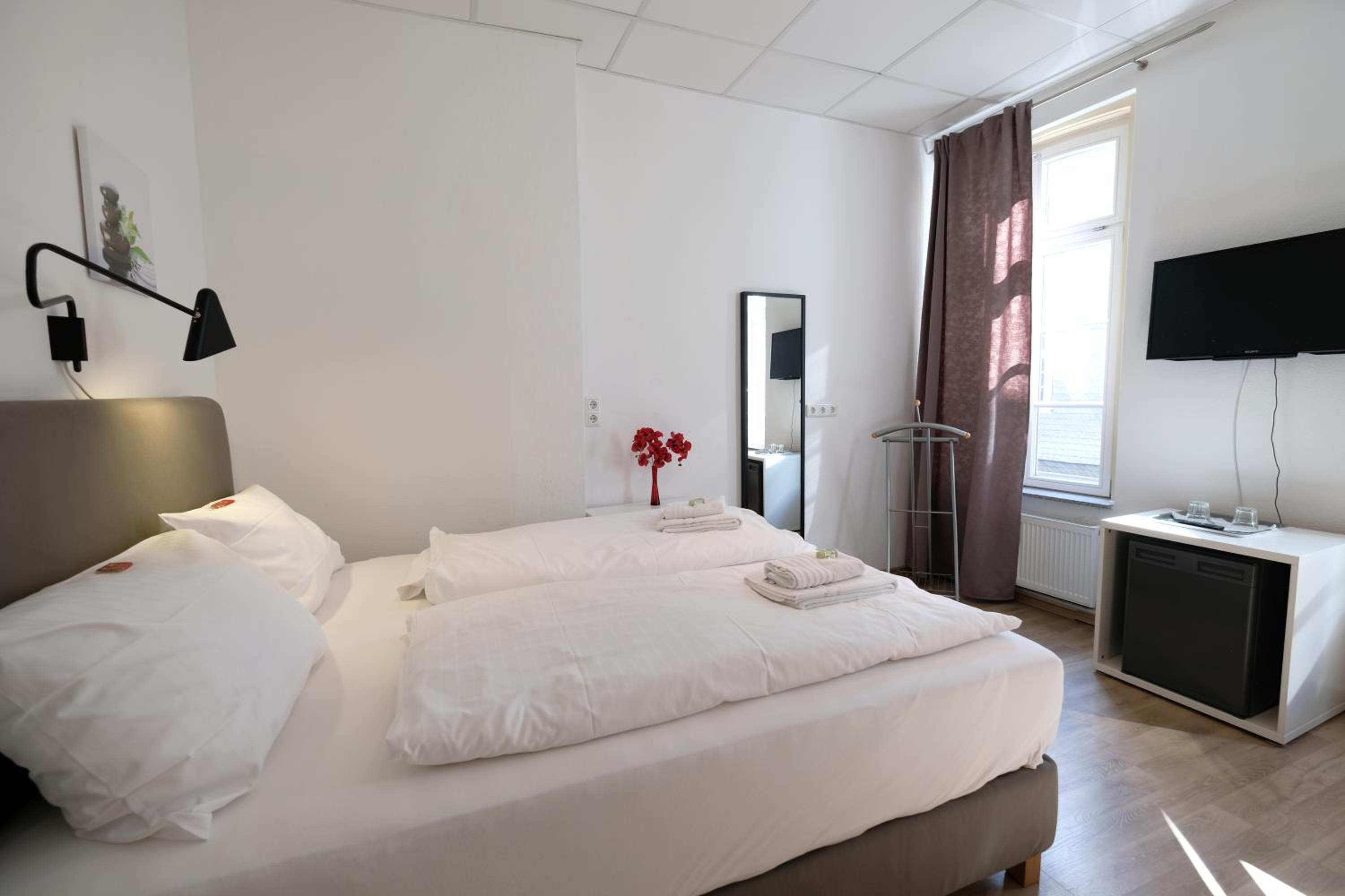Double Room with Shared Bathroom photo 3