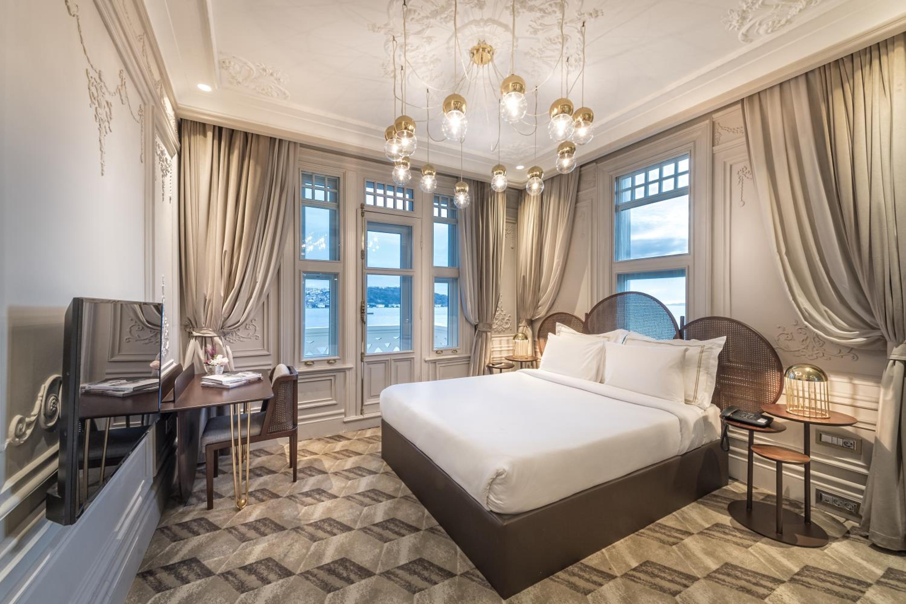 Superior Bosphorus Room