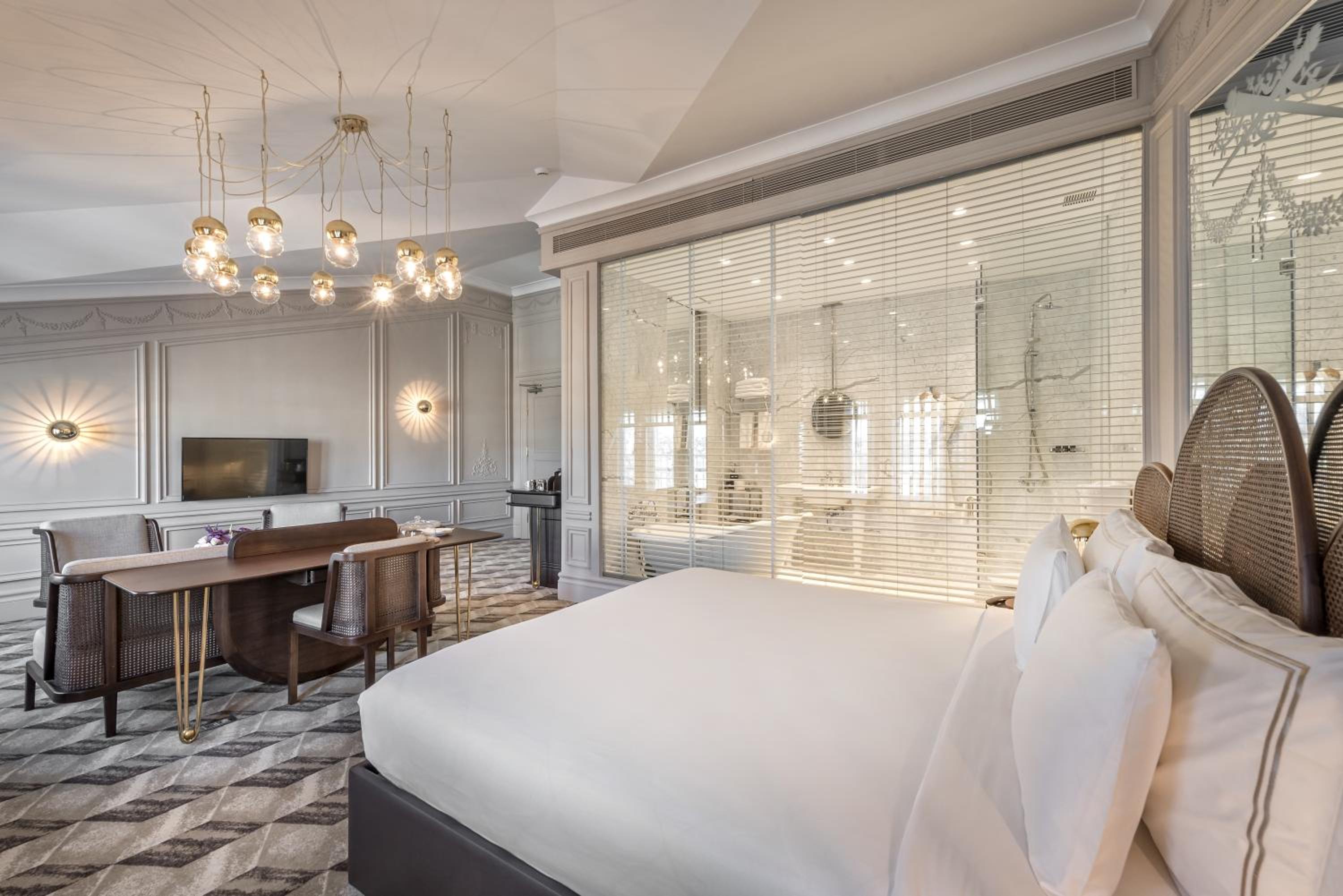 Romantic Penthouse Suite thumbnail 6
