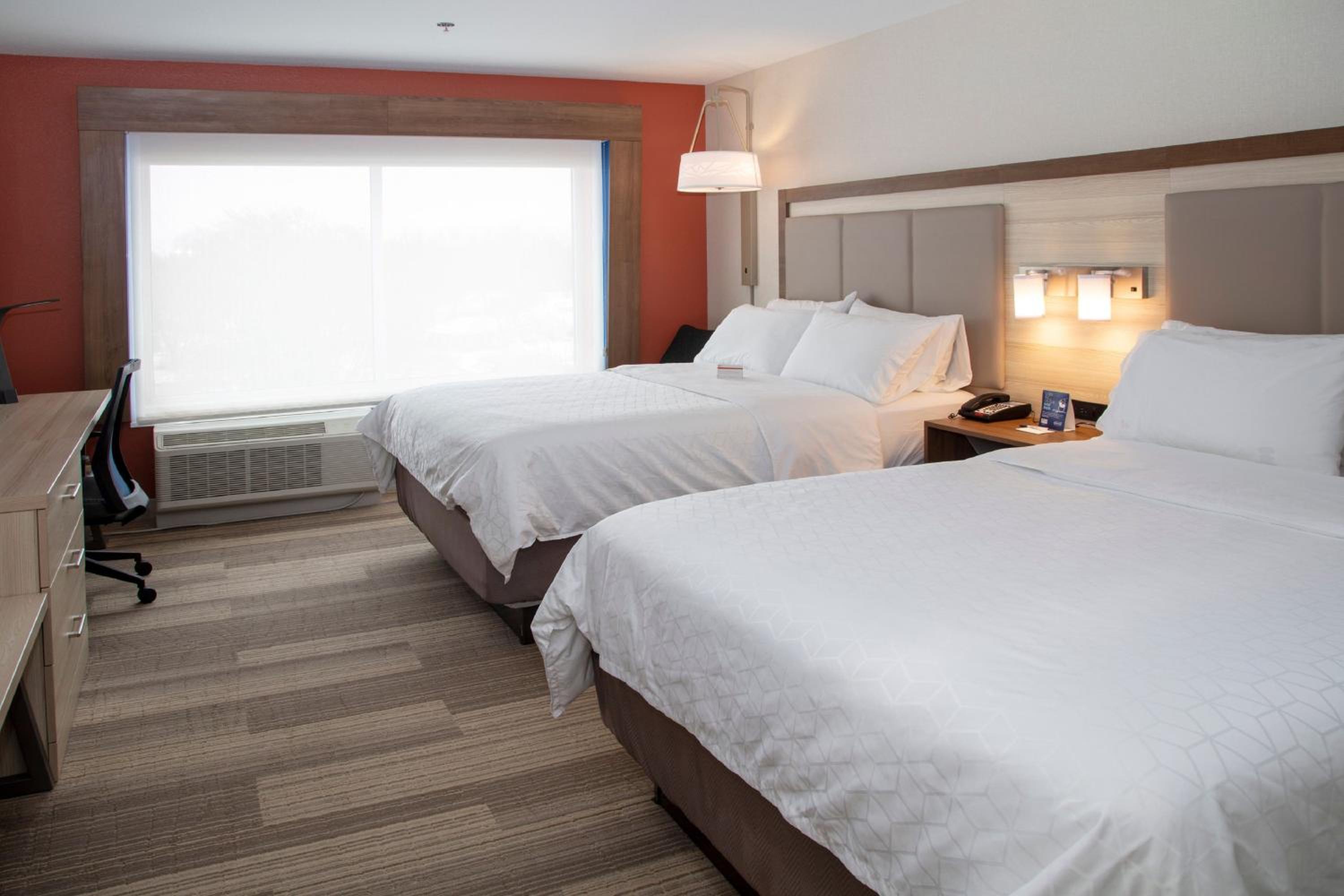 Room with Two Beds - Hearing Accessible - Non-Smoking photo 3