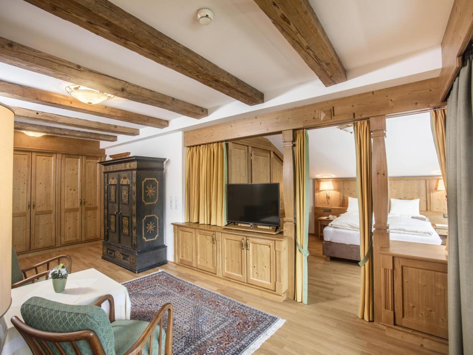 Luxury Suite - Photo 2