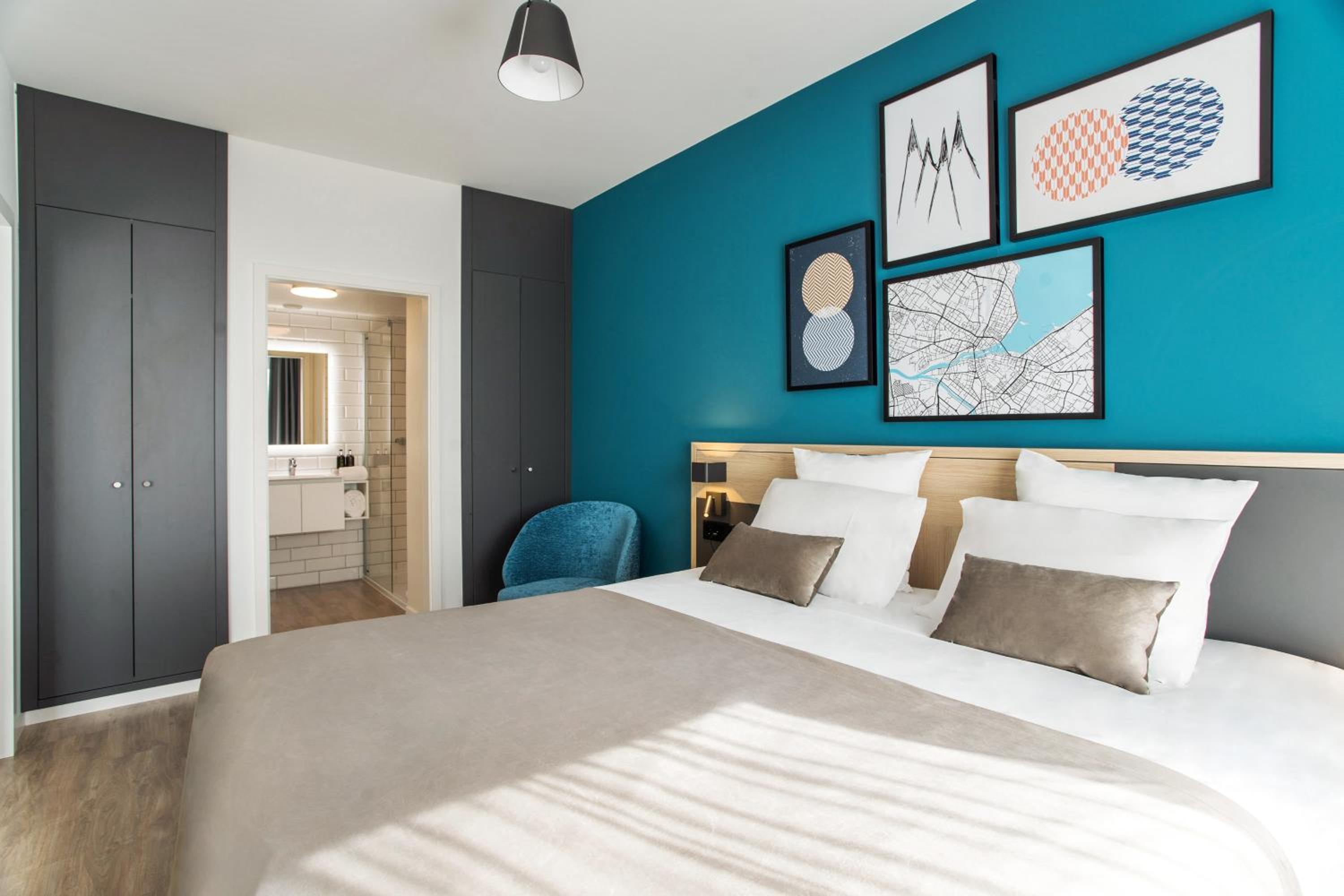 One-Bedroom Apartment - Photo 3