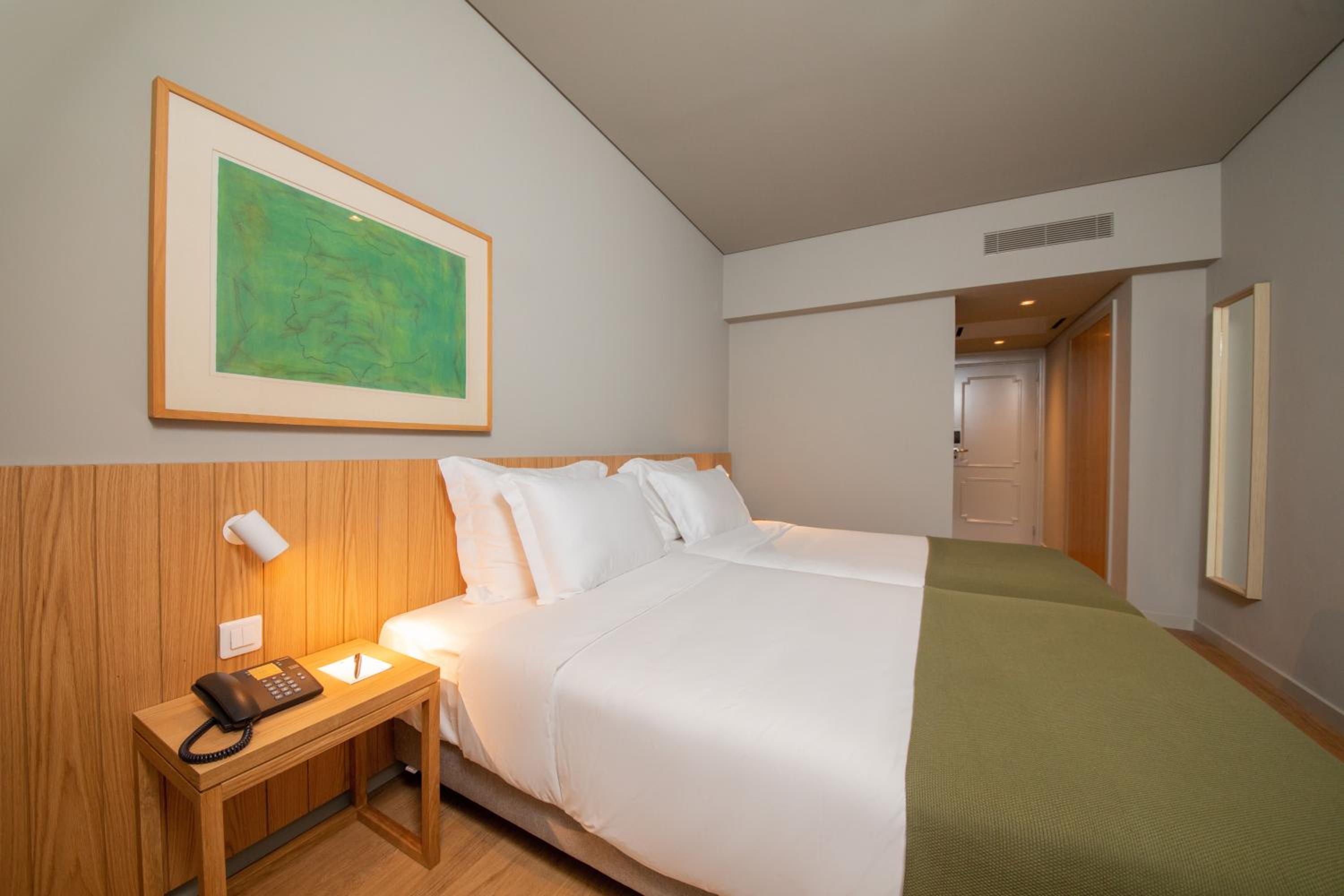 Twin Room - Photo 6