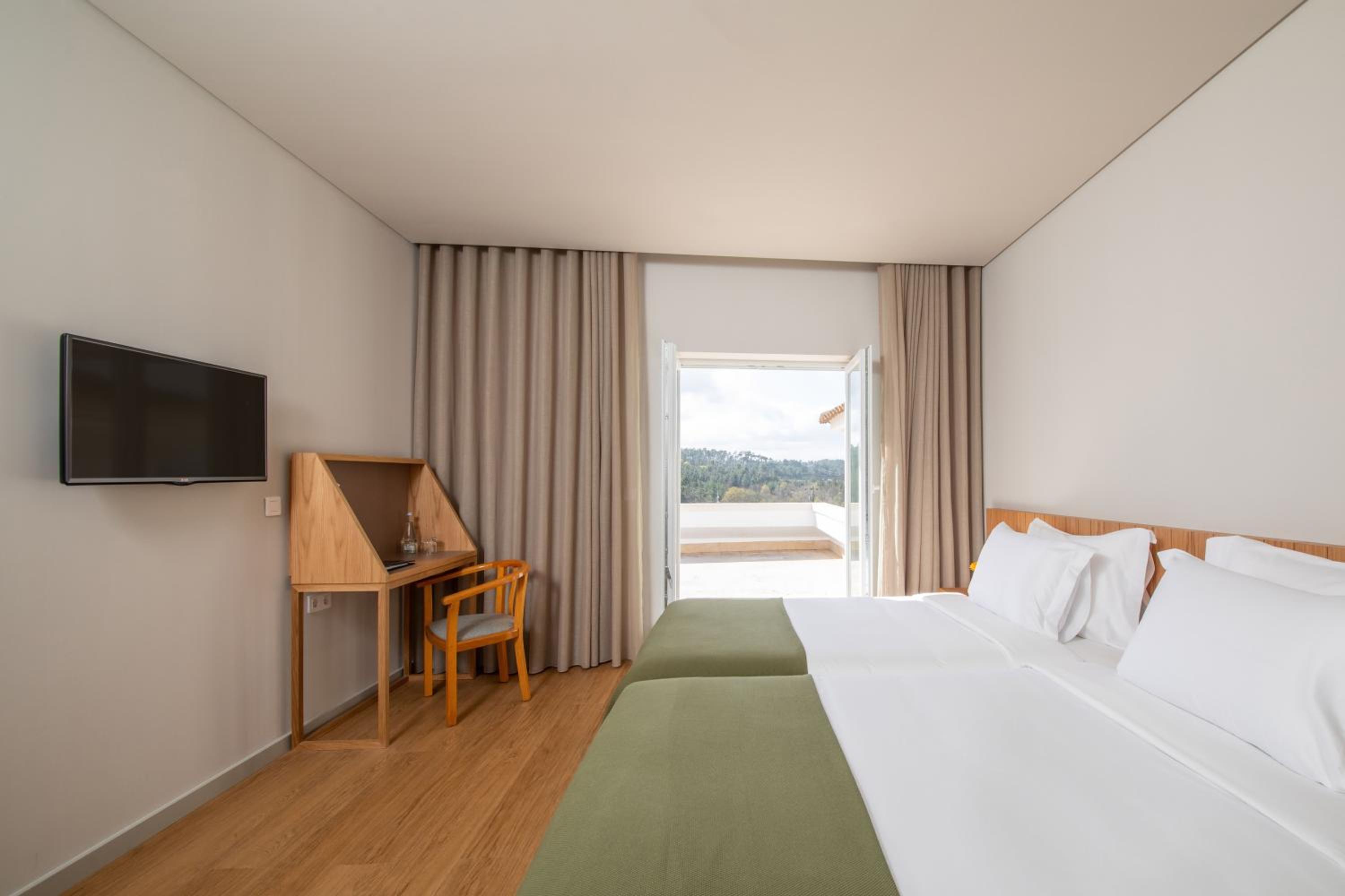 Twin Room - Photo 3