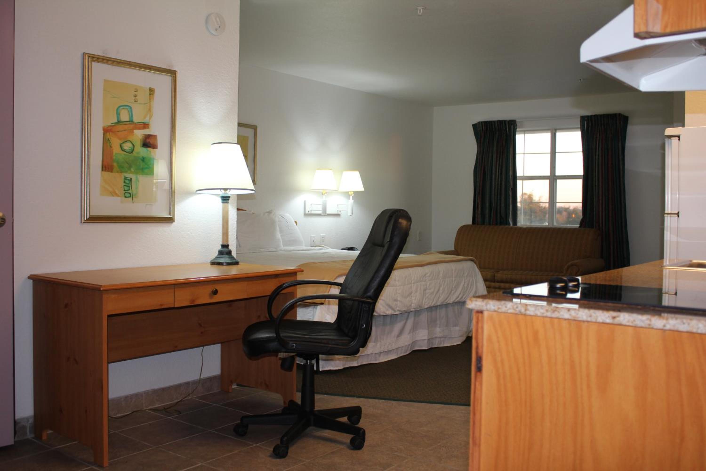 Deluxe King Suite with Sofa Bed - Photo 7