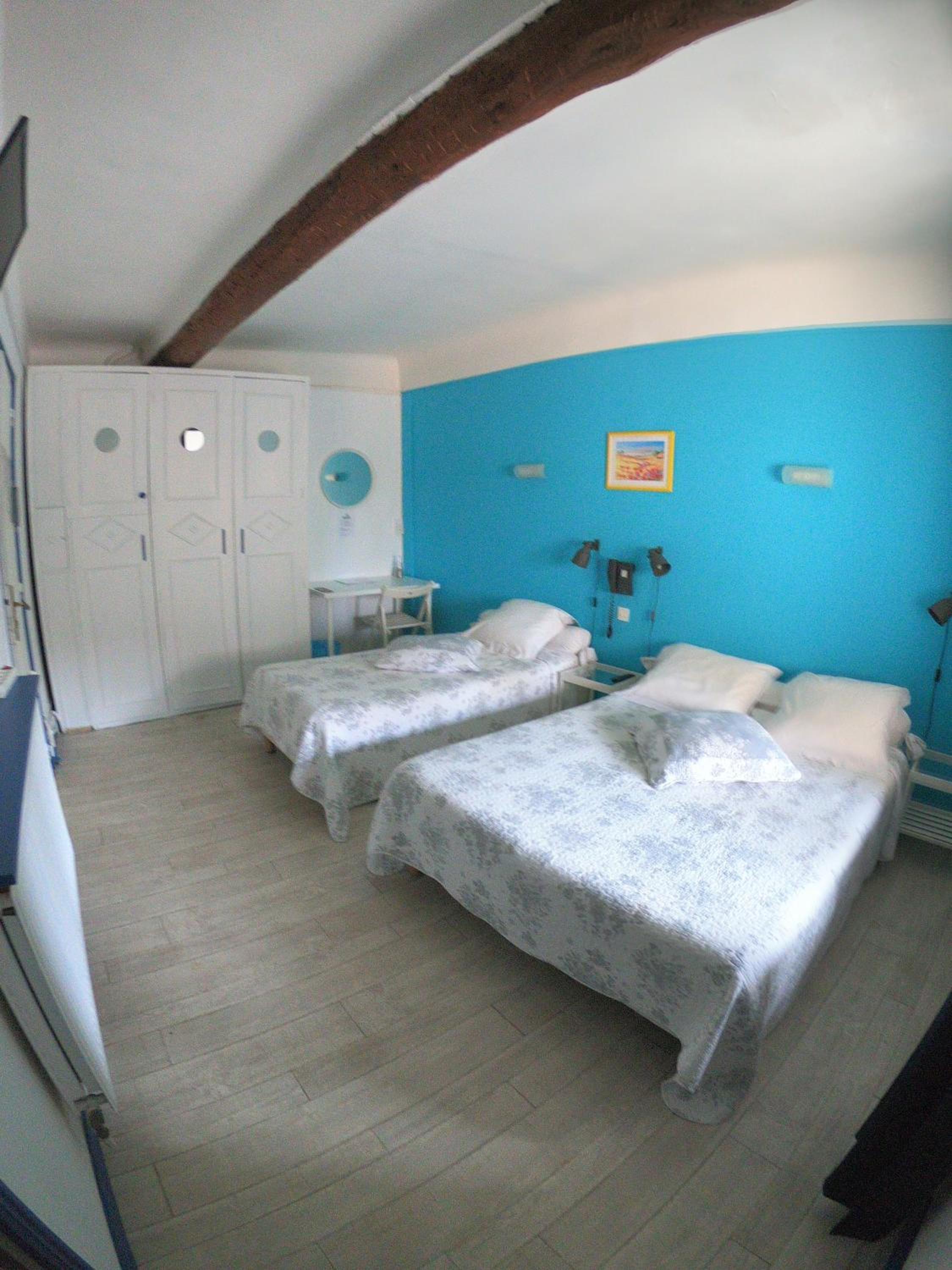 Triple Room - Photo 9