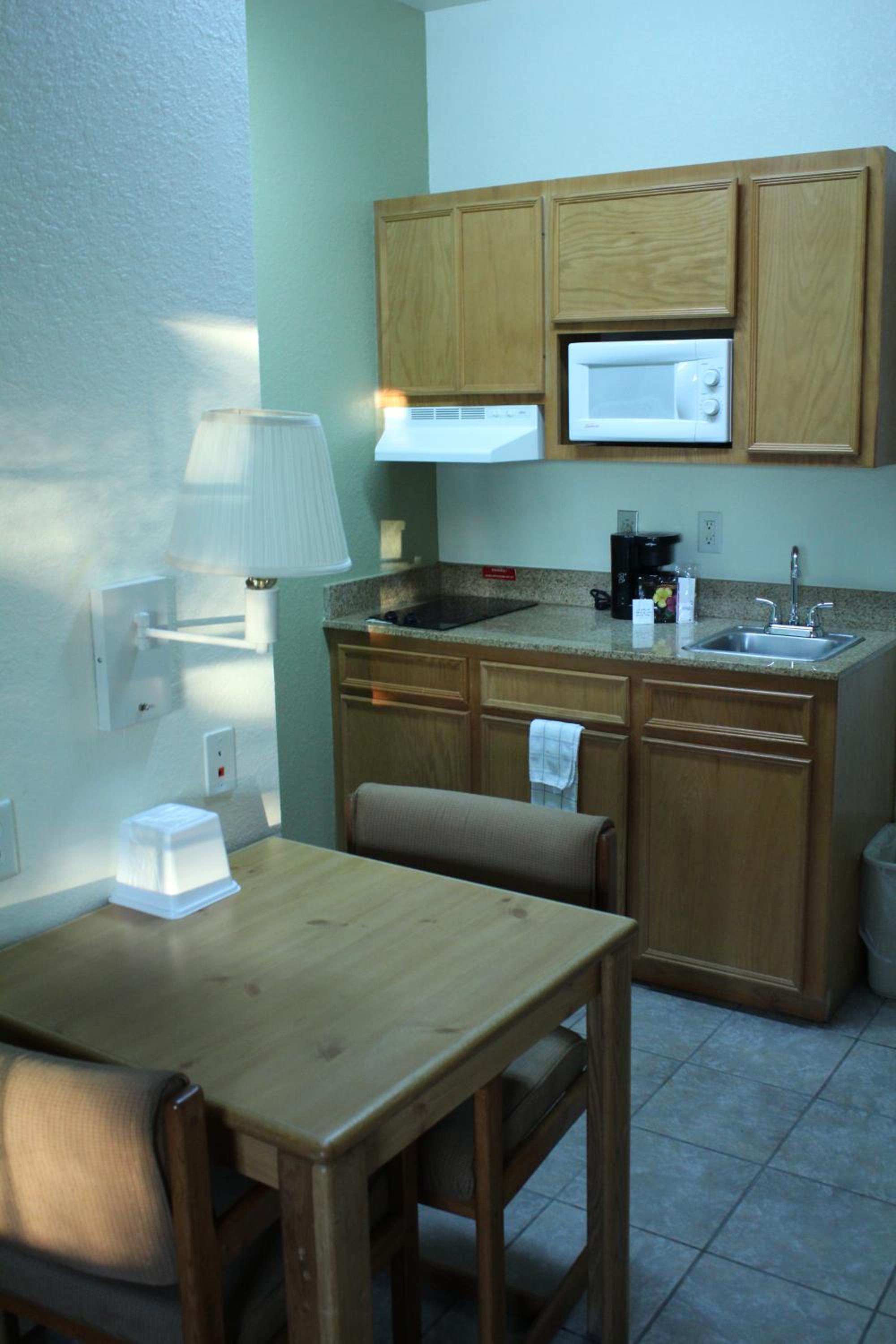 Standard Studio with Two Double Beds - Photo 6