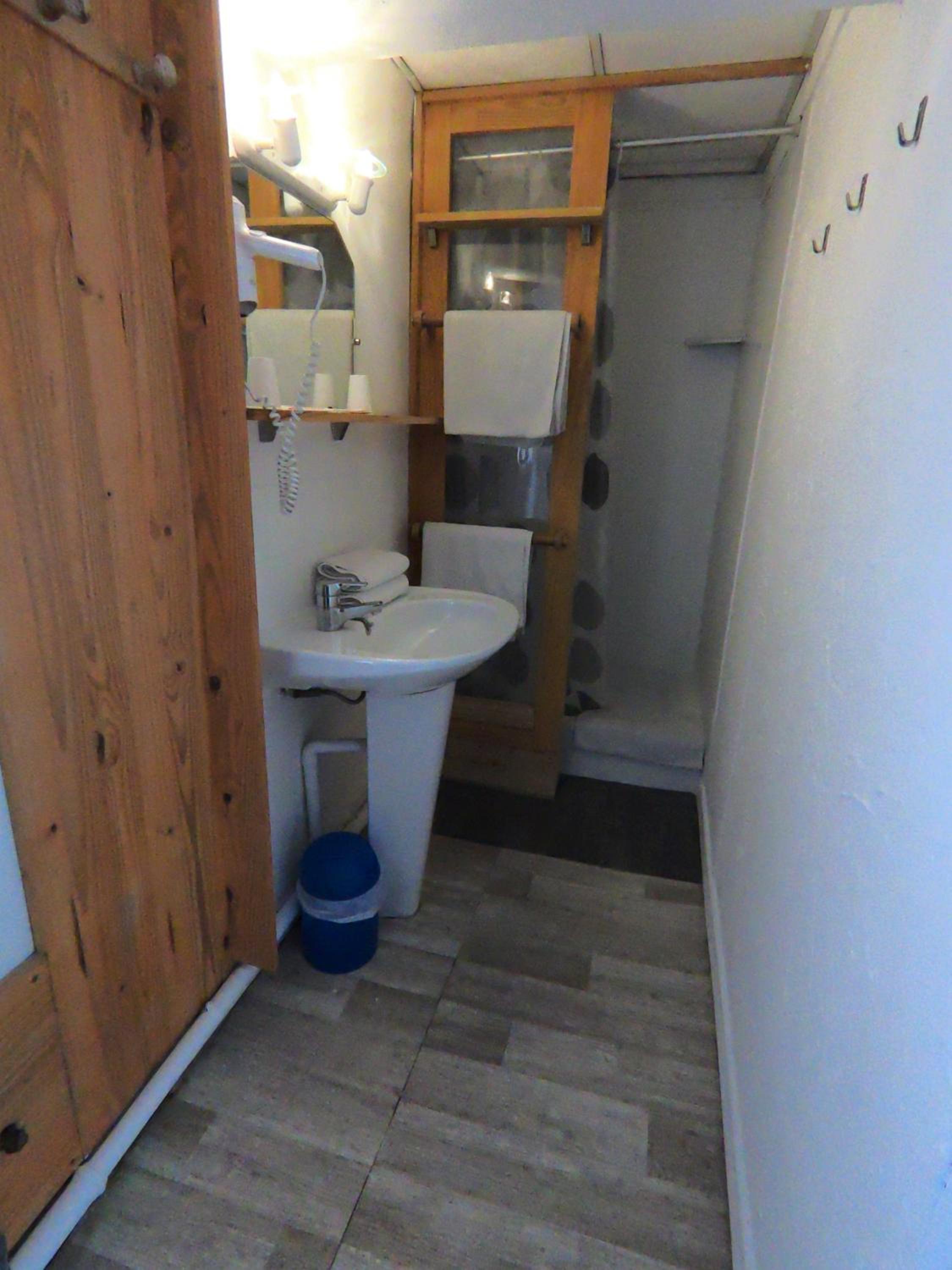 Double Room - Photo 17
