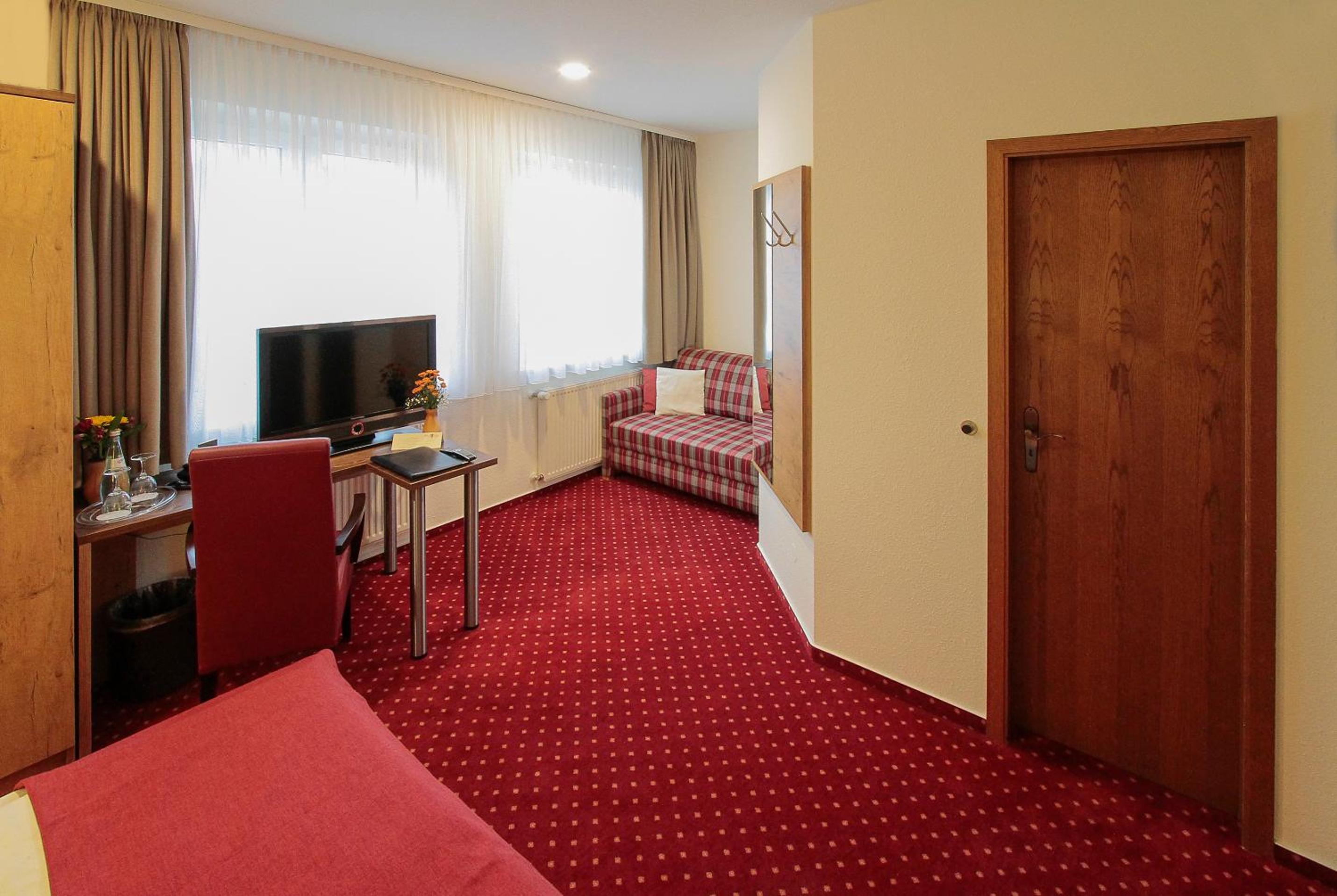 Double or Twin Room - Photo 3