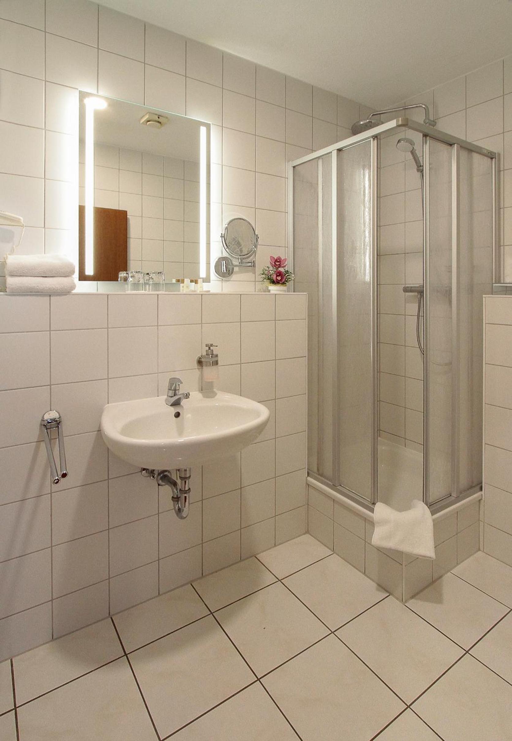 Double or Twin Room - Photo 6