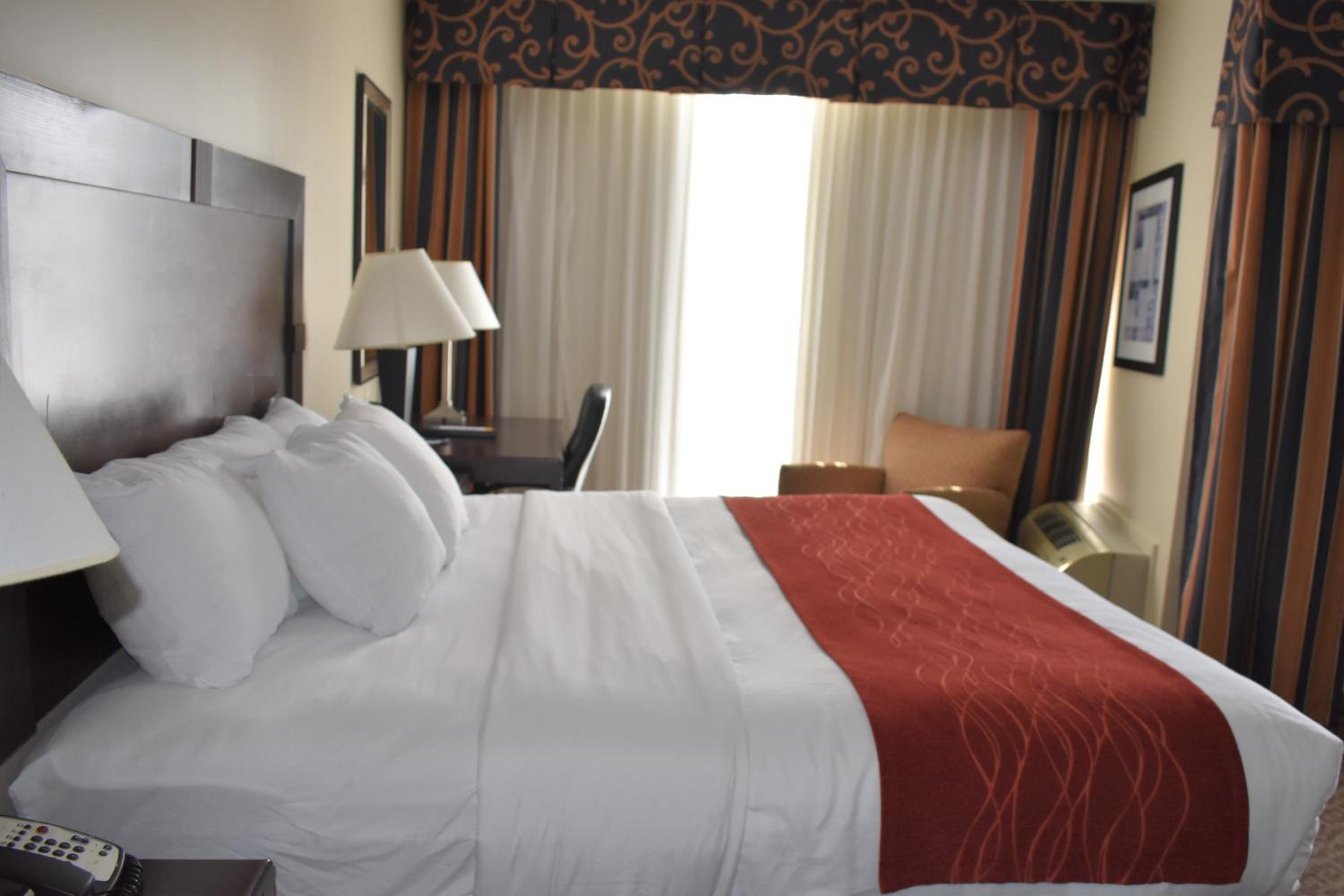 King Room - Non-Smoking - Photo 5