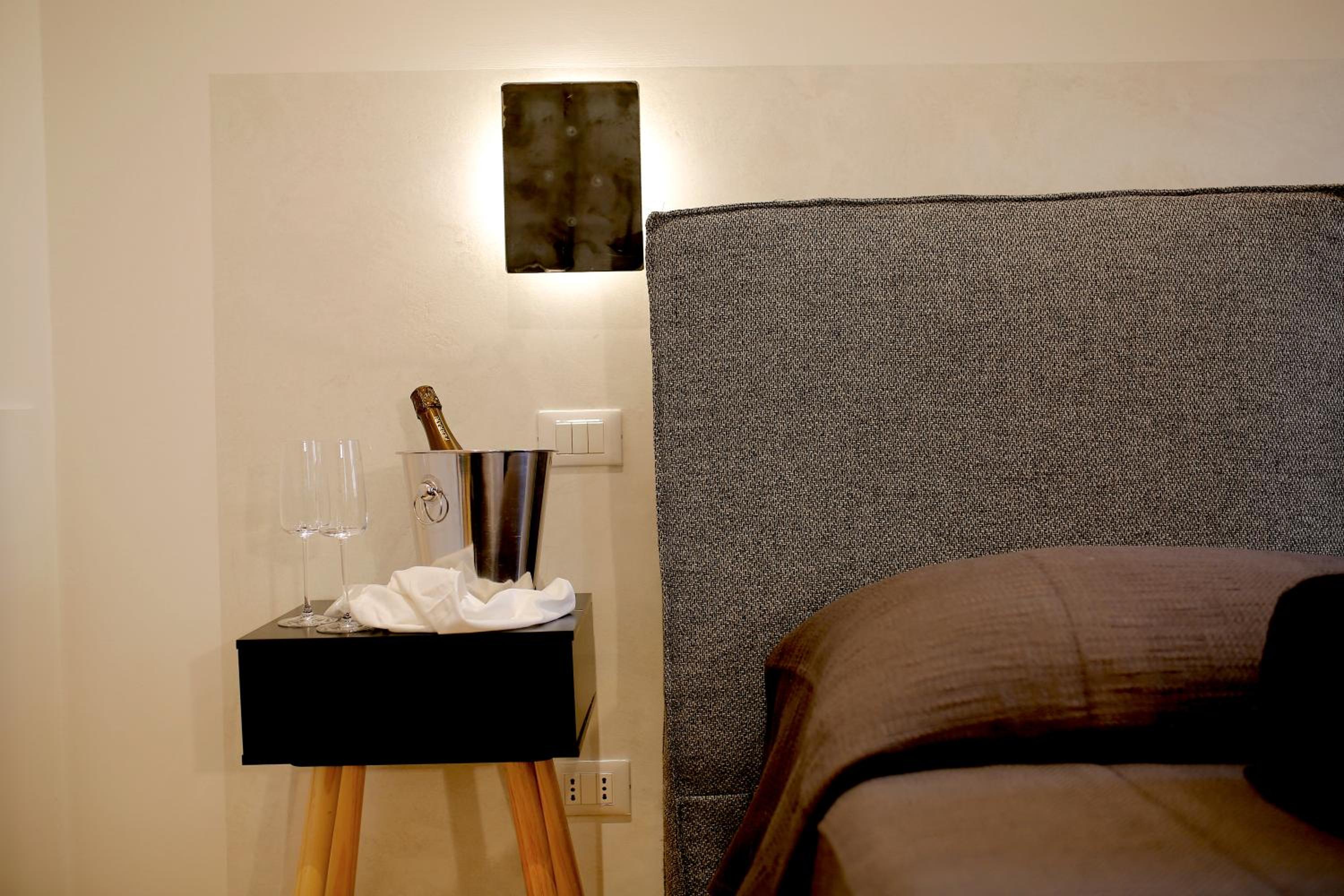 Deluxe Room (2 Adults + 1 Child) - Photo 6