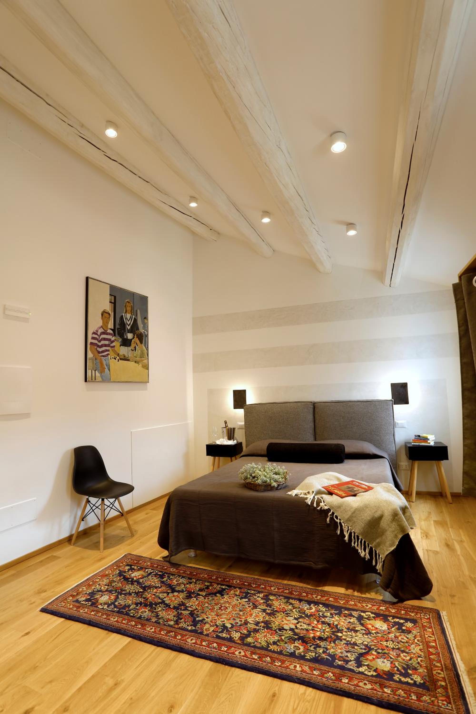 Deluxe Room (2 Adults + 1 Child) - Photo 5