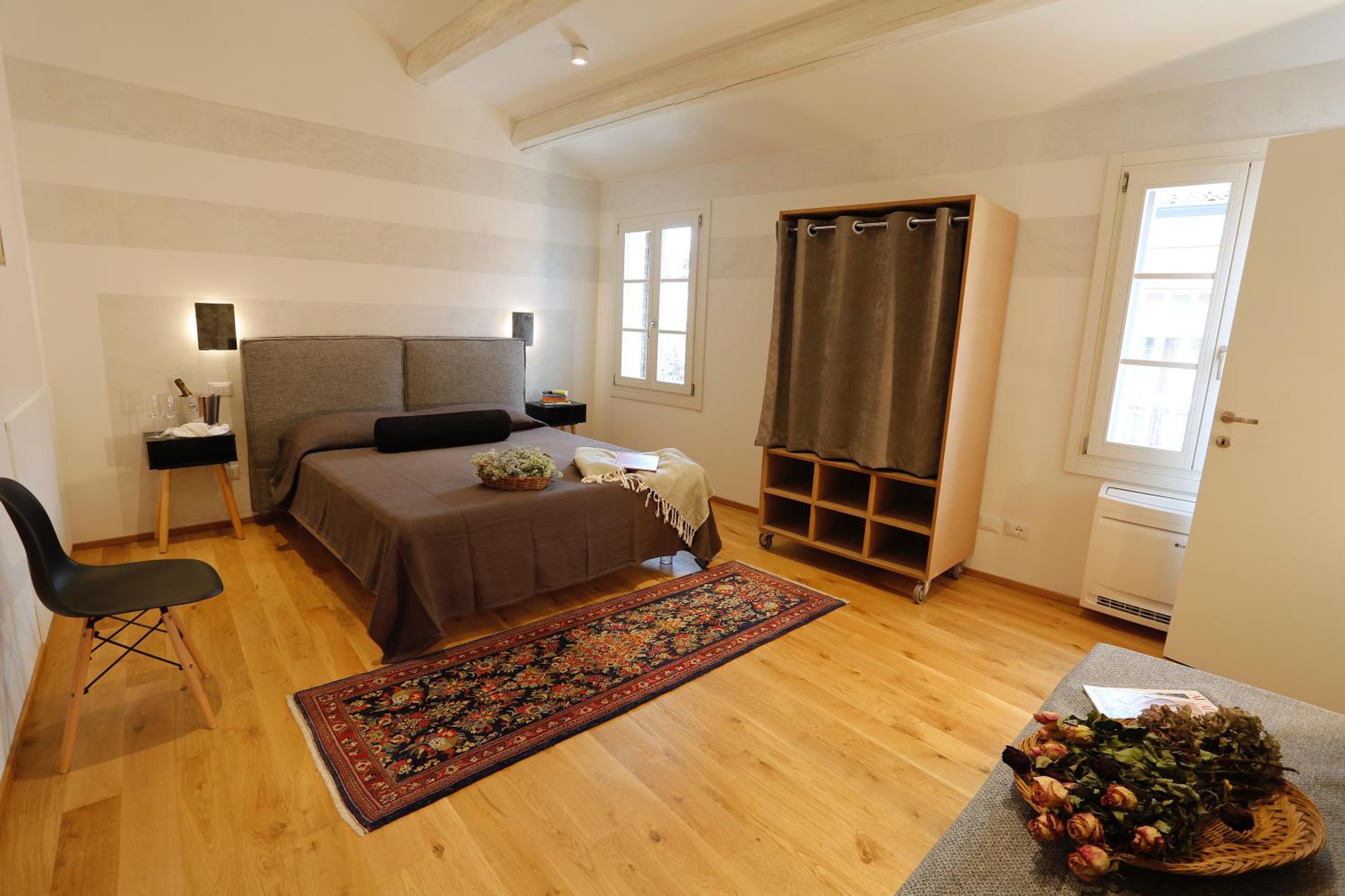 Deluxe Room (2 Adults + 1 Child) - Photo 4