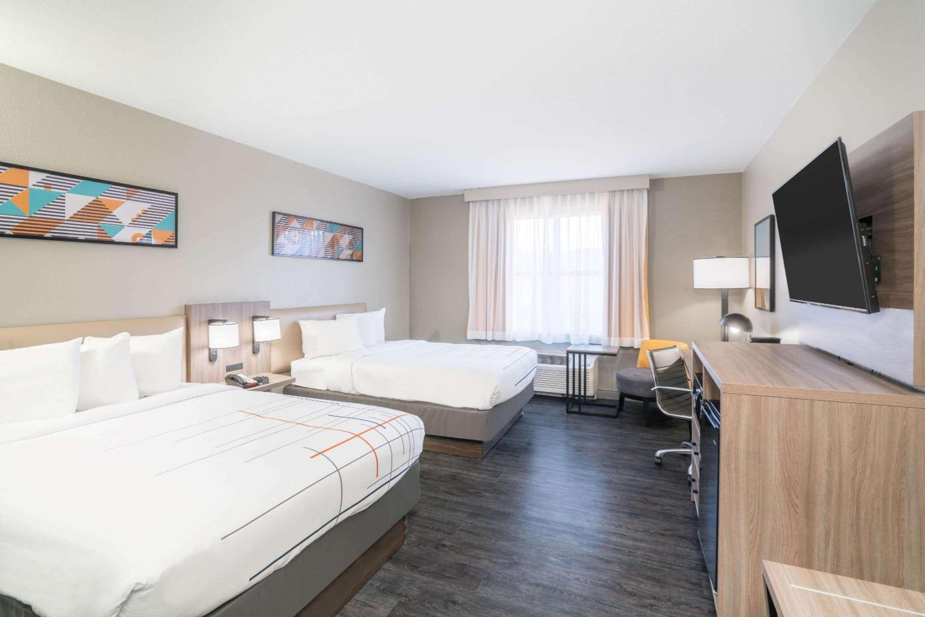 Double Room with Two Double Beds - Mobility Access/Non-Smoking - Photo 1