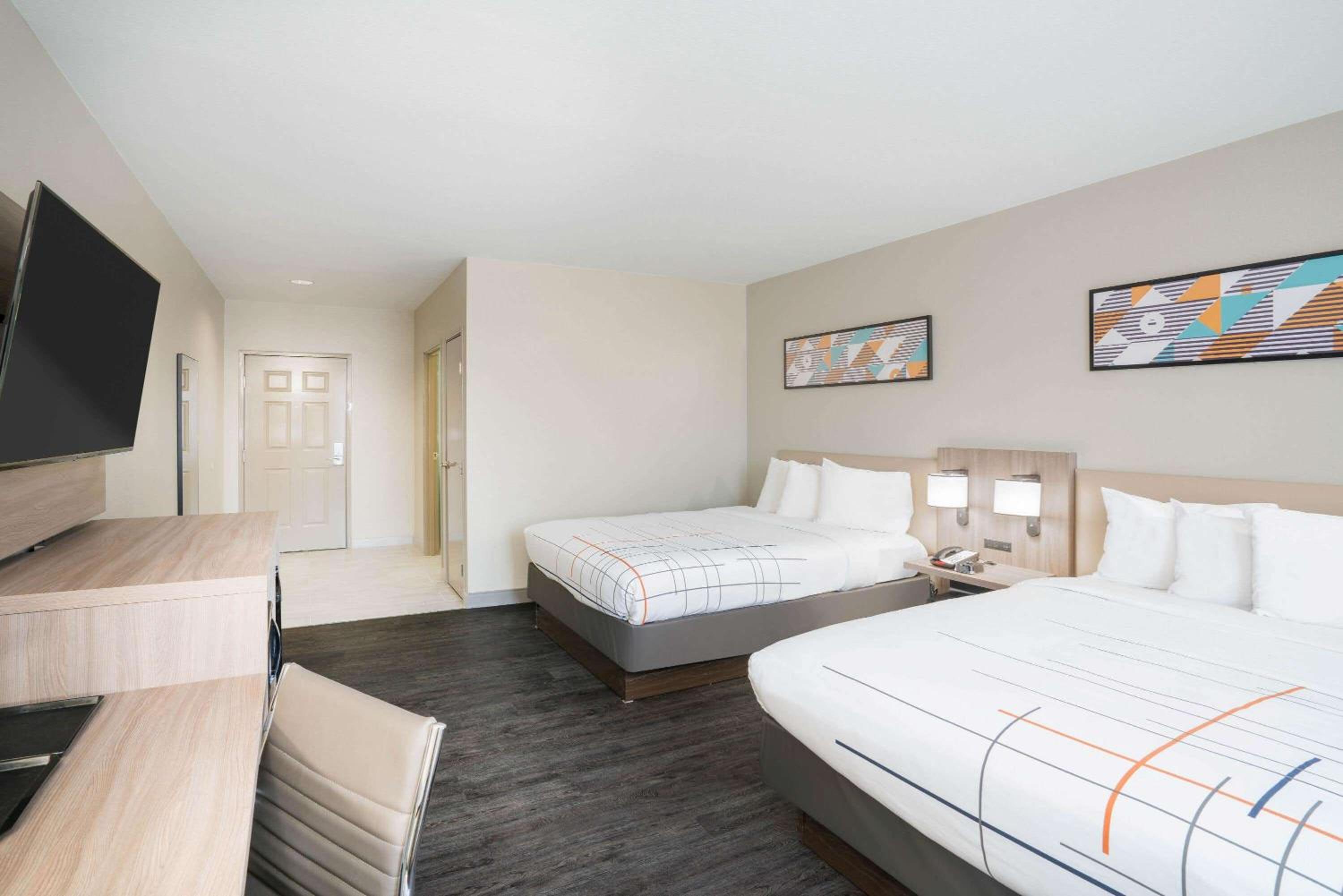 Double Room with Two Double Beds - Non-Smoking - Photo 2