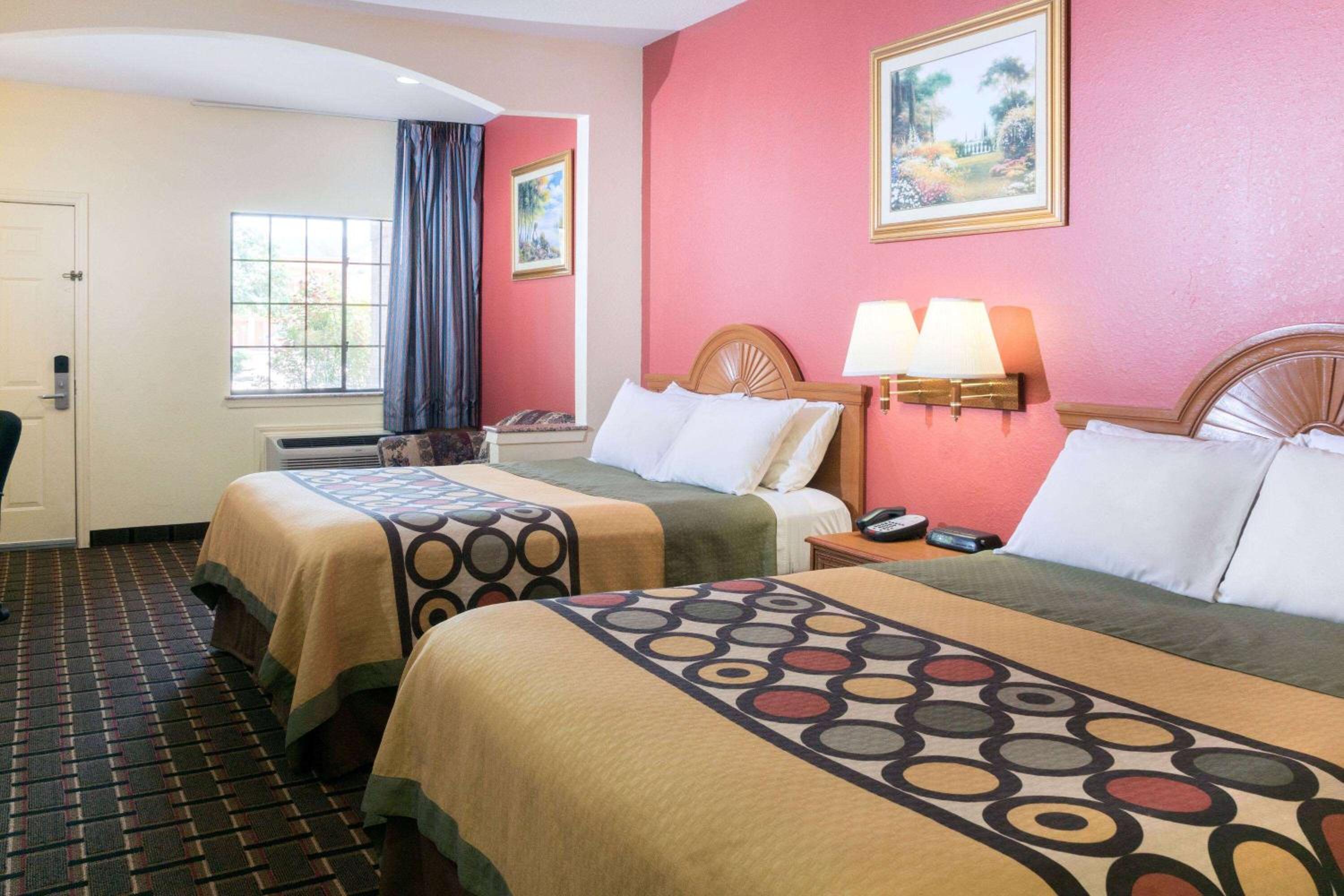 Studio Suite with Two Queen Beds - Non-Smoking - Photo 10