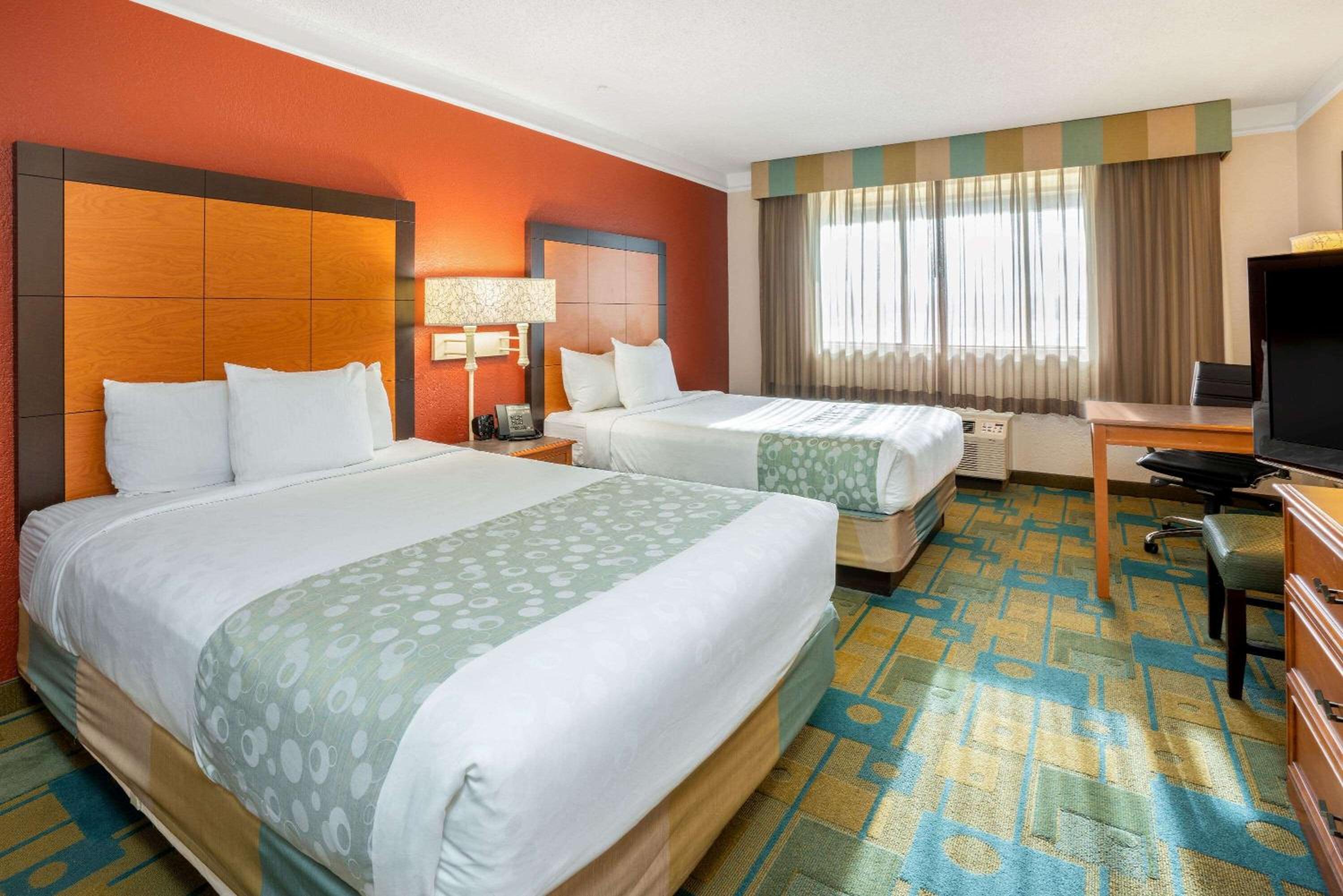Deluxe Double Room with Two Double Beds - Photo 1