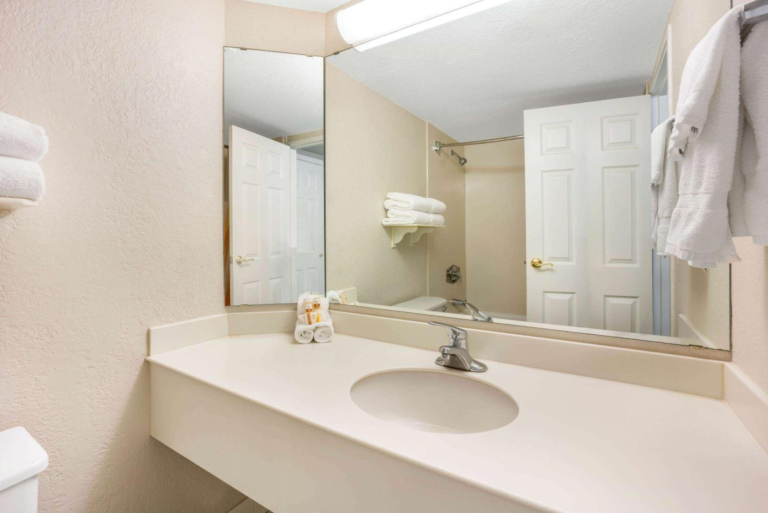 Deluxe Double Room with Two Double Beds - Photo 3
