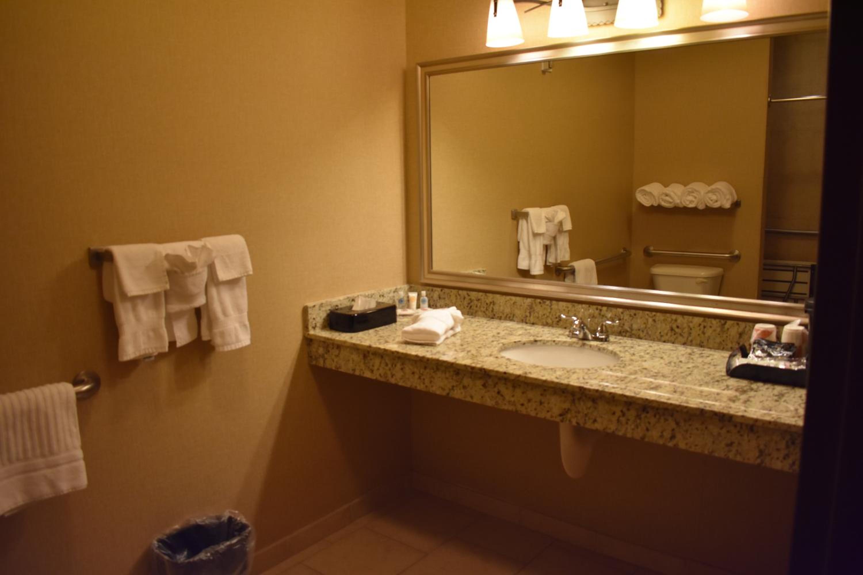 King Room - Non-Smoking - Photo 3