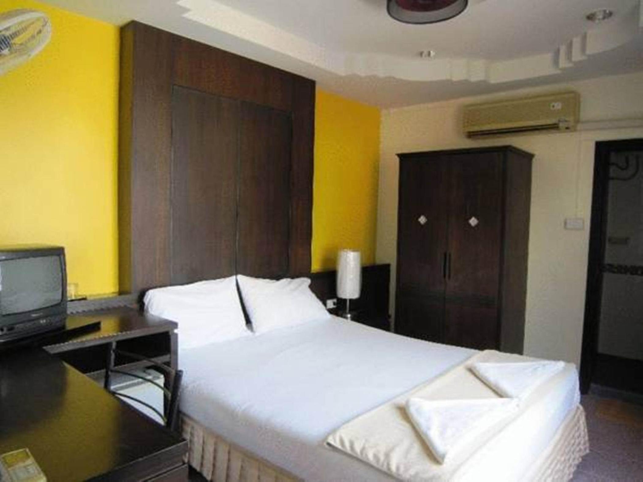 Standard Double or Twin Room with Fan photo 2