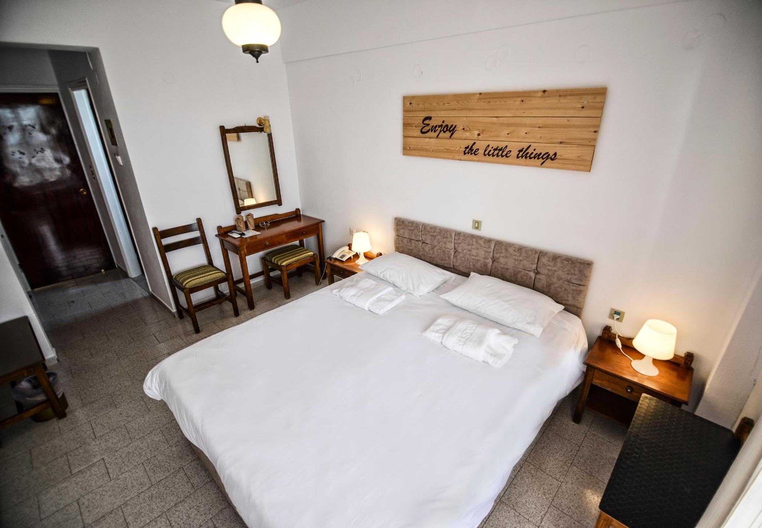 Double Room - Photo 11