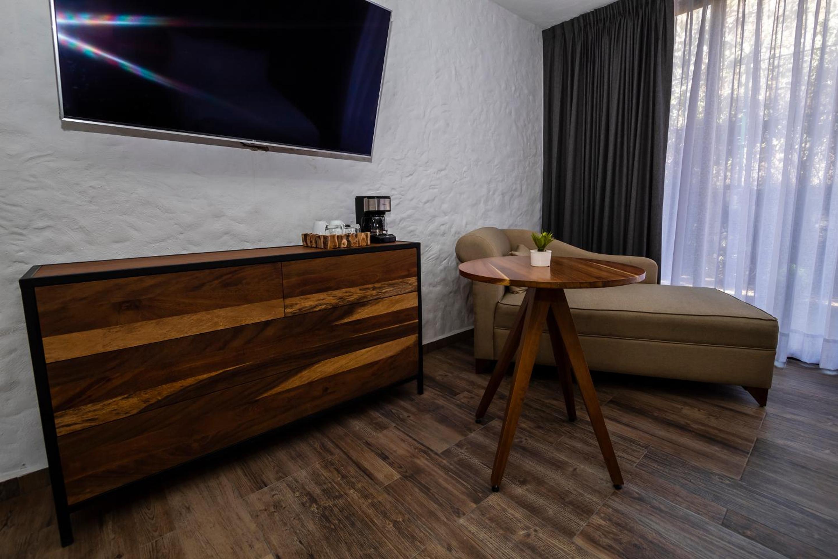 Deluxe Double Room with Two Double Beds - Photo 5