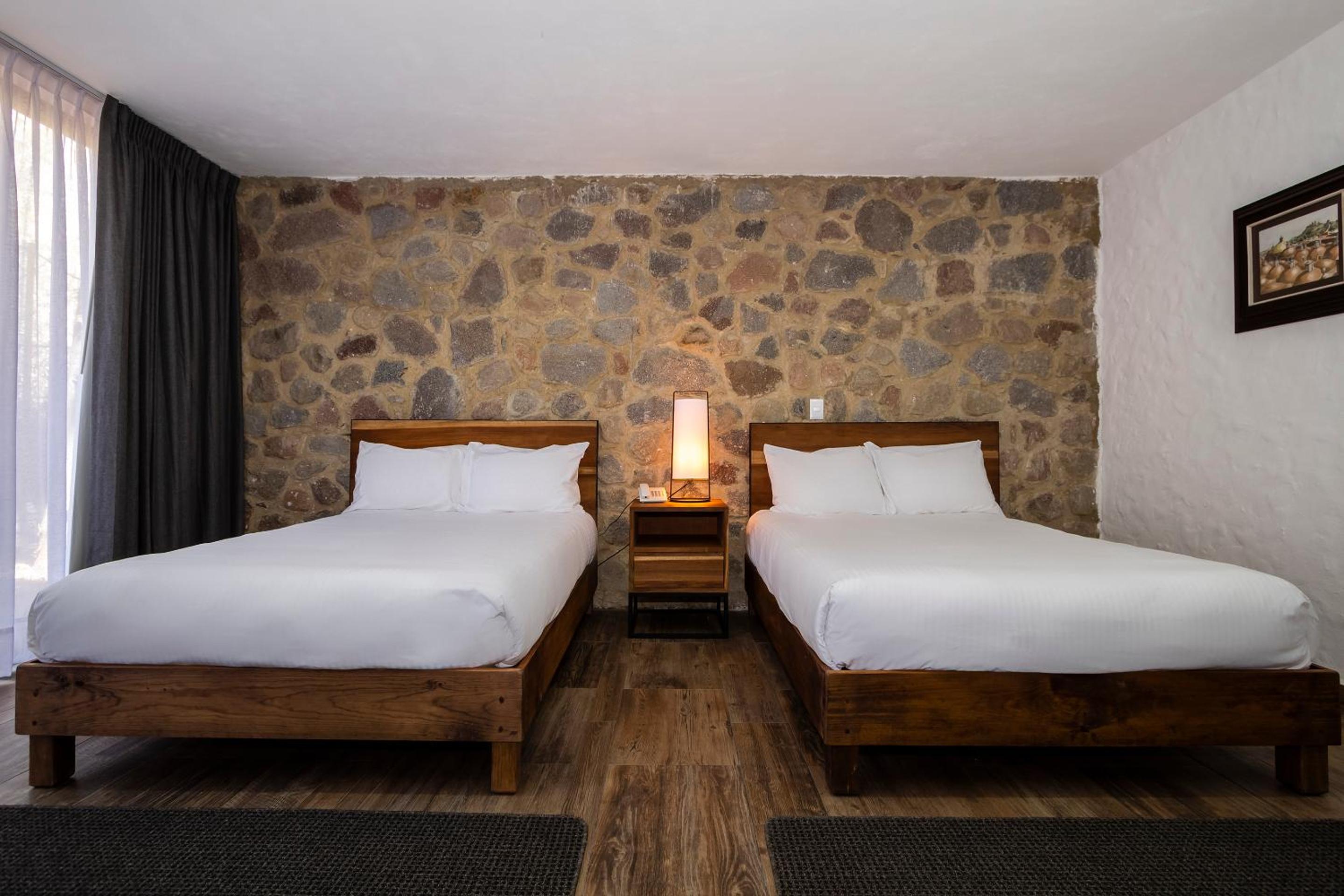 Deluxe Double Room with Two Double Beds - Photo 8