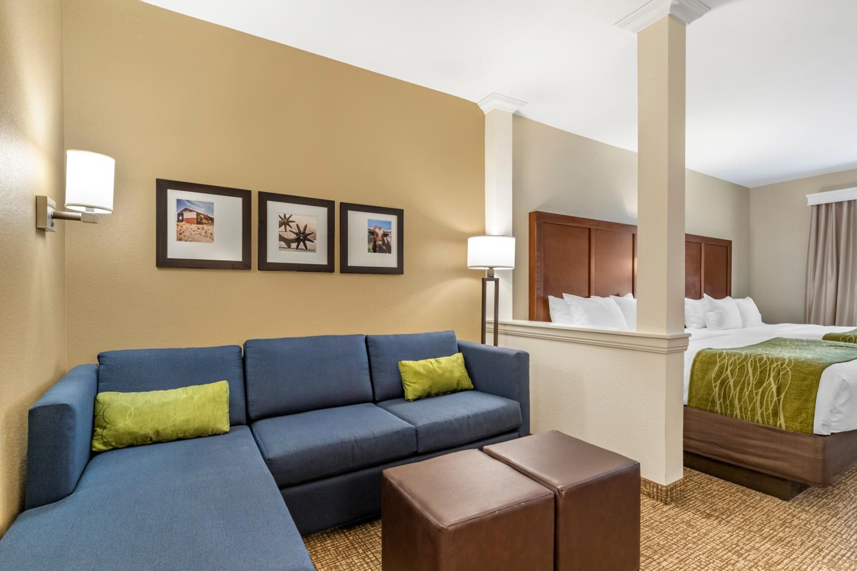 Queen Suite with Two Queen Beds - Non-Smoking - Photo 1