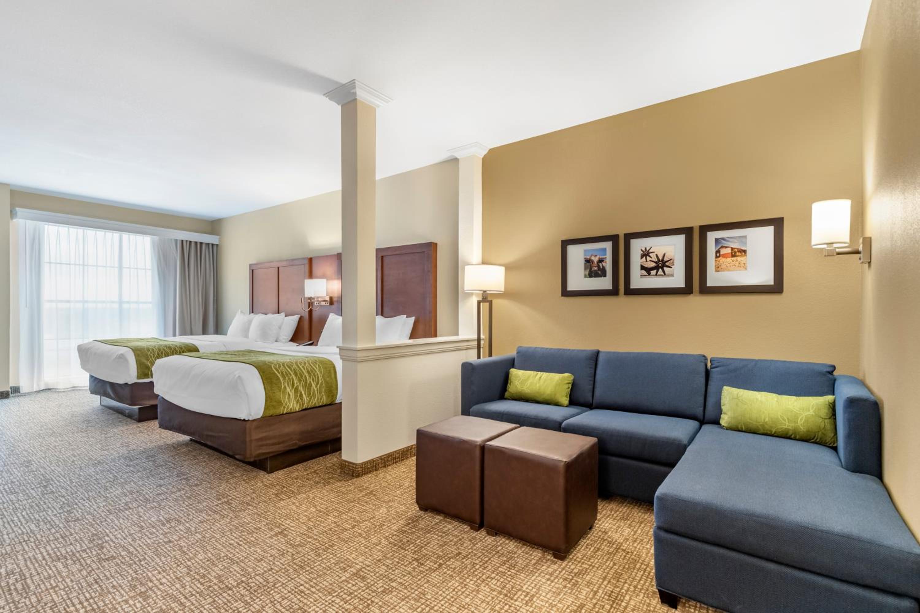 Queen Suite with Two Queen Beds - Non-Smoking - Photo 4